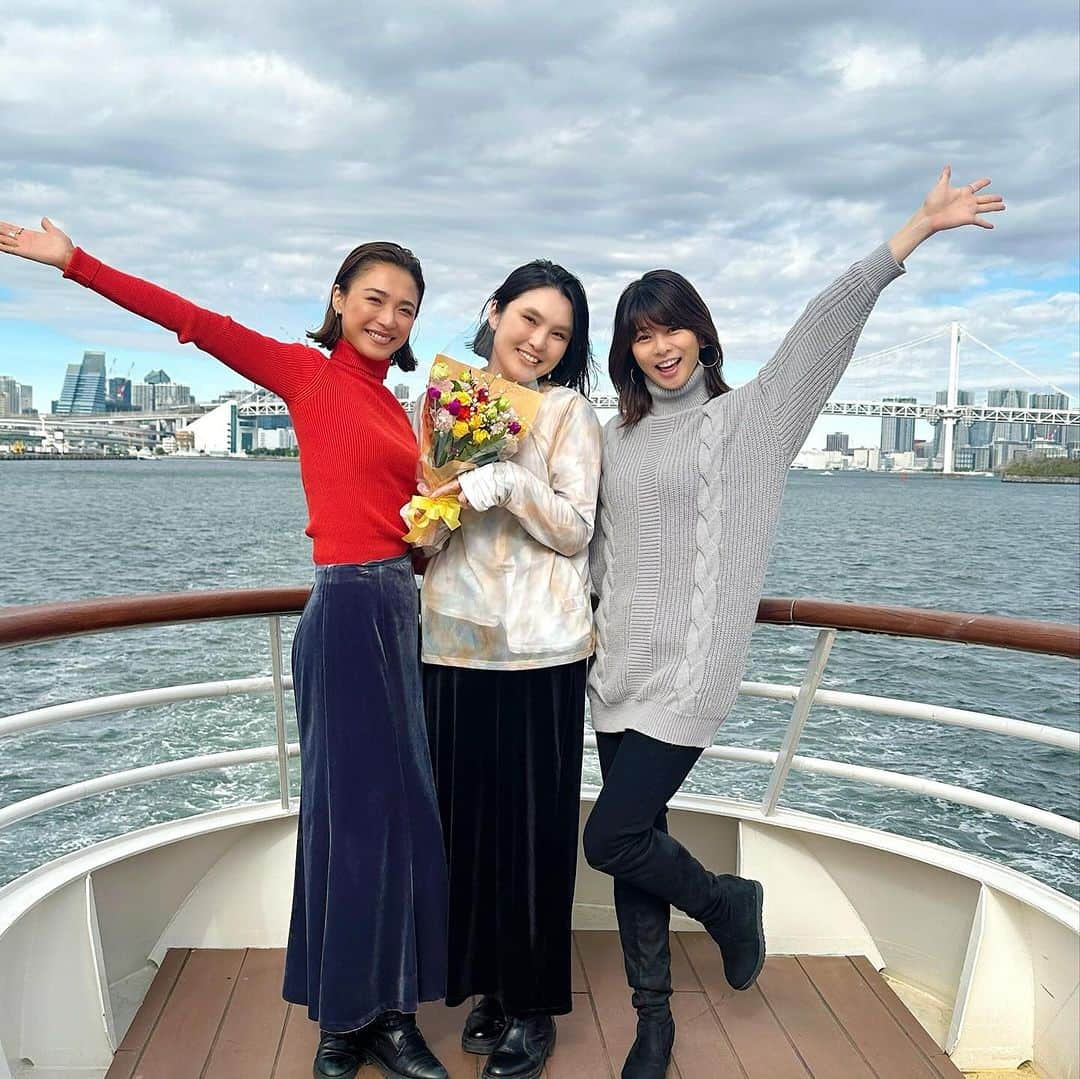 えれなさんのインスタグラム写真 - (えれなInstagram)「お誕生日のお祝いと、出会って20周年記念🚢💐✨  いつも楽しい時間をありがとう😂🙏❤️  #happybirthday」11月26日 12時57分 - elena1982312