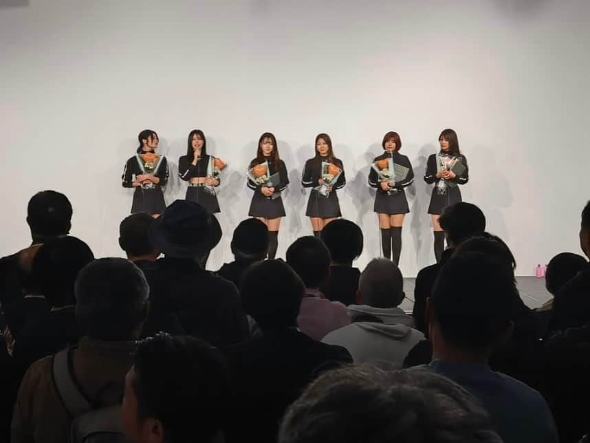 真木しおりさんのインスタグラム写真 - (真木しおりInstagram)「ARTAGALS NIGHT⭐️ ありがとうございました🥺  本当に沢山の方が来てくれて 3人の卒業を見守ってくれて もうすごく楽しくて最高の思い出🥺❤️  素敵な思い出を一緒に作ってくれた皆様本当にありがとうございました👸👸👸👸👸👸⭐️  #ARTA#ARTAGALS#SUPERGT#AUTOBACS#オートバックス #HONDA#無限 #MUGEN #RQ #레이싱모델　#レースクイーン#racingmodel#supergt #スーパーGT #真木しおり#はらことは #沢すみれ #今井みどり #木村理恵 #藤井マリー」11月26日 20時20分 - maki_shiori_dayo