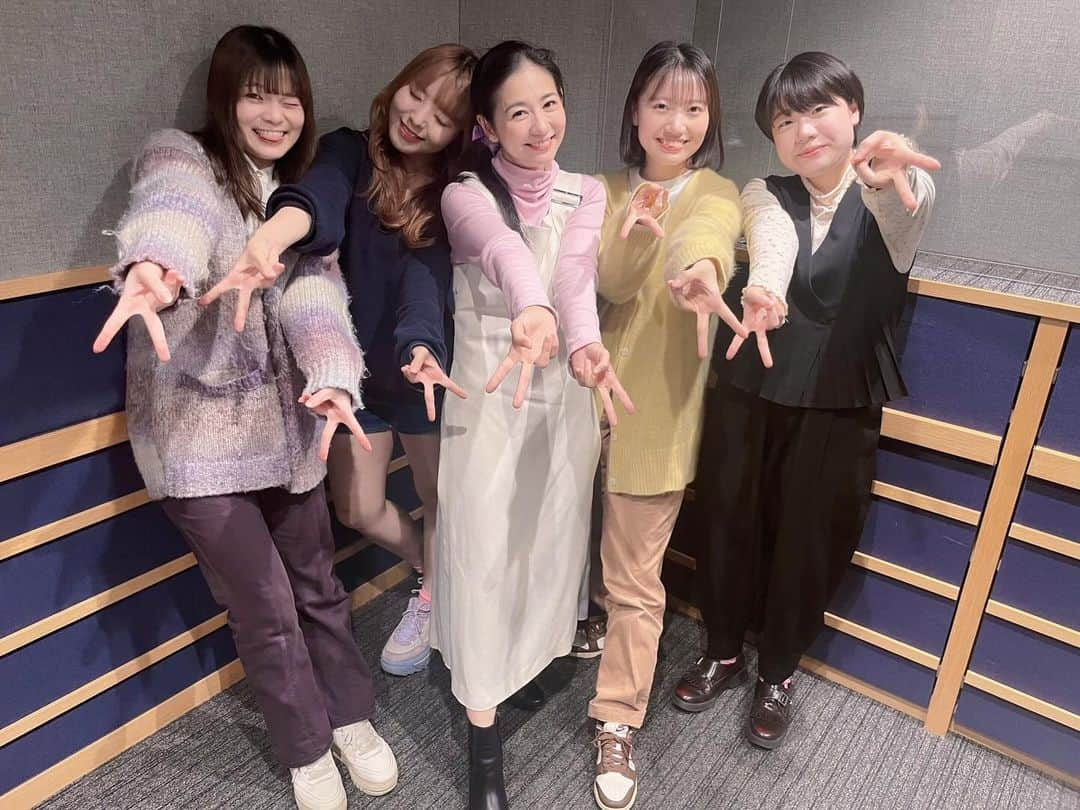 関根麻里さんのインスタグラム写真 - (関根麻里Instagram)「📻11/26 12/3の放送 ゲストは、ダウ90000 道上珠妃さん、中島百依子さん、 忽那文香さん、吉原怜那さん。  11/26の放送では、  先日行われていた単独ライブ「20000」の 裏話をたっぷり伺います。  12/3の放送では、 女子メンバー4人をそれぞれ深掘りします。  お笑い界の昆虫博士ことしゅくはじめさんが様々な生き物のクイズを出題するコーナー 『生き物しゅくしゅクイズ』は、 グンタイアリ、アメリカザリガニに関するクイズを出題！  よろしかったらぜひ🎙️   🎧 https://radiko.jp/share/?t=20231126210000&sid=BAYFM78  🎧 https://radiko.jp/share/?t=20231203210000&sid=BAYFM78  #関根麻里 #ダウ90000  #道上珠妃 #中島百依子 #忽那文香 #吉原怜那  #しゅくはじめ #生き物クイズ  #グンタイアリ　#アメリカザリガニ  #bayfm #クスクス #KUSUKUSU #radiko  📻bayfm 78.0MHz 🕰️毎週日曜日21:00OA」11月26日 13時00分 - marisekine