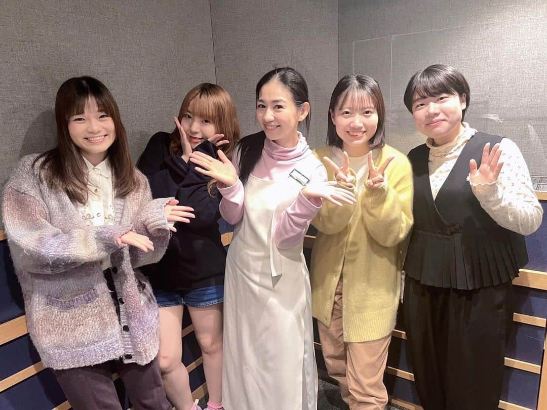 関根麻里さんのインスタグラム写真 - (関根麻里Instagram)「📻11/26 12/3の放送 ゲストは、ダウ90000 道上珠妃さん、中島百依子さん、 忽那文香さん、吉原怜那さん。  11/26の放送では、  先日行われていた単独ライブ「20000」の 裏話をたっぷり伺います。  12/3の放送では、 女子メンバー4人をそれぞれ深掘りします。  お笑い界の昆虫博士ことしゅくはじめさんが様々な生き物のクイズを出題するコーナー 『生き物しゅくしゅクイズ』は、 グンタイアリ、アメリカザリガニに関するクイズを出題！  よろしかったらぜひ🎙️   🎧 https://radiko.jp/share/?t=20231126210000&sid=BAYFM78  🎧 https://radiko.jp/share/?t=20231203210000&sid=BAYFM78  #関根麻里 #ダウ90000  #道上珠妃 #中島百依子 #忽那文香 #吉原怜那  #しゅくはじめ #生き物クイズ  #グンタイアリ　#アメリカザリガニ  #bayfm #クスクス #KUSUKUSU #radiko  📻bayfm 78.0MHz 🕰️毎週日曜日21:00OA」11月26日 13時00分 - marisekine