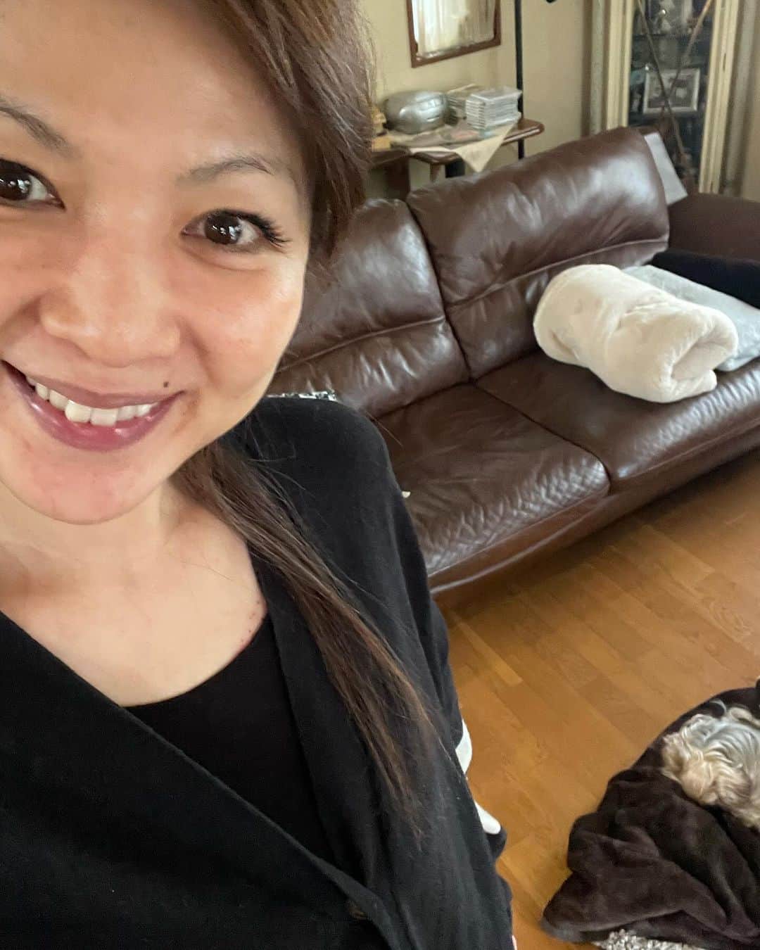飯島直子さんのインスタグラム写真 - (飯島直子Instagram)「こんにちは^ - ^♪  いやあ、さむい朝です  一気に冬感漂ってます  朝から雪かきに追われてるとこもありますね  ご苦労さまです、腰には十分気をつけてね  四枚目の写真、ガリガリのポインセチアです  三年くらい前に買いましたが  たまに赤い葉をつけたり、痩せてはいるものの  元気なので処分できません  生命力を感じます^ - ^  ただガリガリです  愛おしいですね^_^  25.26日のへんじすこしです＾＾  shatianyamei56才誕生日おめでとう♪ いい風呂の日^_^温まりそう笑。5姉妹！楽しそうね 今夜は焼肉屋でお祝いだ♪体調大丈夫かな？ 健康に気をつけステキな一年になりますように♪ 風邪ひかないでね！  hideminamina誕生日＆結婚記念日おめでとう♪ ダブルでお祝いだね^ - ^健康に気をつけ、夫婦仲良くお幸せに…ステキな一年になりますように♪  wakatoi3 ◯才誕生日おめでとう♪自ら食事支度にケーキ…あぁ〜、お疲れさまでした（ ; ; ） こんな時くらい皆んなでやってくれよ！！です 大丈夫^ - ^良い事あるぞ！良い事ある^ - ^ 健康に気をつけ…ステキな一年になるよ♪  yukinoziyou誕生日おめでとう♪お祝いしたかな^ - ^？寒くなってきたから風邪などひかないようにね 健康に気をつけ良い一年になりますように♪  RIE母69才誕生日おめでとう♪祖母は大正生まれ 昔は本当に大変だったよね、今の時代に感謝だね^ - ^69才まだまだ若い！健康に気をつけ長生きしてね♪  カズ♪届いたよ♡  母の部屋をリフォーム、温もり感じる^ - ^ 見守られてる気がするよね、わたしも両親のベットで寝てるよ^_^クミコ♪  旦那と不仲でハァー…大丈夫！？どうしようか… comachan！！  まさえ♪いつもありがとう！  更年期がつらい…なにか対策してる？レディースクリニックで相談しよう！少しでも改善策をだよ peco！  アチおかえり♪もろもろ…大丈夫かな？  talubon310♪  マナ！さみしくないか？大丈夫か^ - ^？ そばにいるよ！  母が恋しい…恋しいね、今はあなたのそばにいるよ hanuru(*´-`)  のん！ヘアーマニキュアは確かに傷み辛いけど 白髪は染まらない（ ; ; ）ランダムにメッシュ入れると目立ちにくいよ、あとは髪の色を明るくする^ - ^  シオンくんお空で大好物のサツマイモケーキと牛乳のんで走り周ってる(*´-`)  きみこ！風邪ひかないようにね^ - ^  ビエネッタ…ひでみ^_^いつもありがとう！  転んで小指の付け根ヒビ！痛そうだ…しっかり固定してはやく治りますように！実家にも行かなきゃね ちーコ！  派遣で倉庫仕事に観光ホテルの皿洗い四時間ぶっ通し…本当にお疲れさま（ ; ; ）手袋はできないのかな…しっかり保湿してカラダも休めてね、皿割って大丈夫！応援してるよᕦ(ò_óˇ)ᕤカナ！m7716！  ねず04いつもありがとう！  まぁこひさしぶり^ - ^♪元気だった？  千葉佐原の温泉でのんびりサウナ三昧いいね♪ 腰痛よくなったかな^ - ^？マー坊！  ラミー♪サミーから顔面まで温かくしてね♡  タカ！体調戻ってきたかな^ - ^？  みっちゃん♪  中学生女子バスケ県大会！ここちゃんがんばれ٩(๑❛ᴗ❛๑)۶  欲張り美由紀♪笑、体調どう^ - ^？  今日は蕎麦打ち三段位所得試験！頑張ってきてね！ 合格しますようにᕦ(ò_óˇ)ᕤyamatoyome！  今日はうどん  冷凍うどん(セブンイレブン)  大根、にんじん、カボチャ  鶏肉塩麹(冷凍解凍)  寒いので温まりました  雨の日曜日、仕事のひと風邪ひかないようにね  休みのひと、ゆっくりしましょう  わたしは本気で冬物出してきます( ´ ▽ ` )ﾉ♡」11月26日 13時14分 - naoko_iijima_705_official