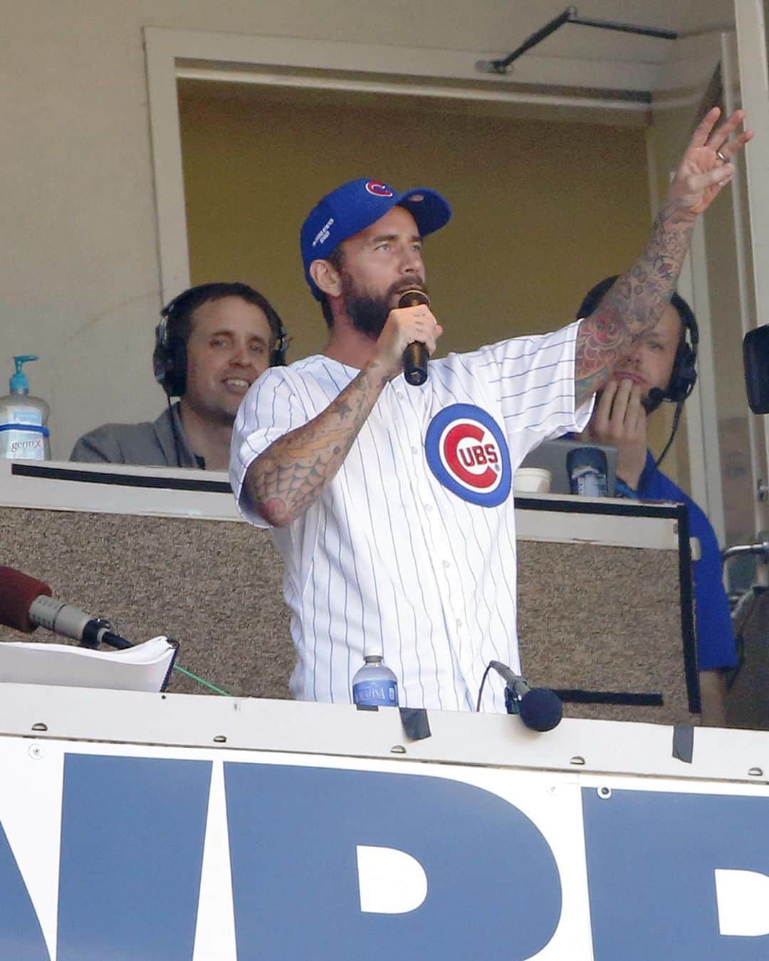 MLBのインスタグラム：「🎵Look in my eyes, what do you see?🎵 @cmpunk」