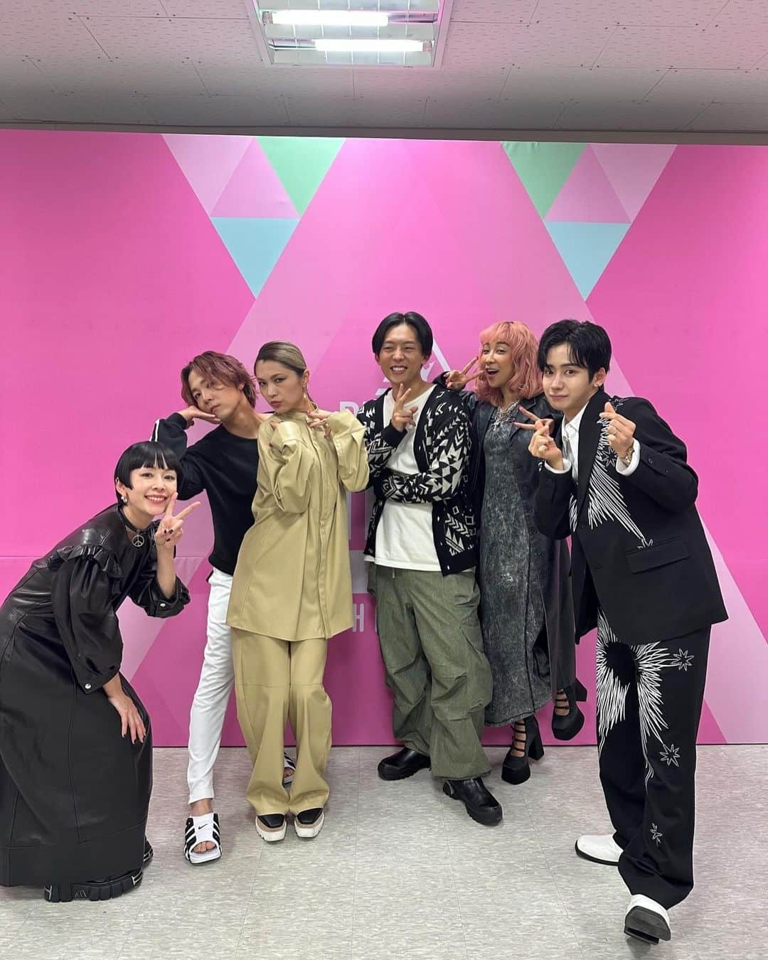 仲宗根梨乃さんのインスタグラム写真 - (仲宗根梨乃Instagram)「❤️❤️❤️❤️❤️❤️ @produce101japan_official @skullhong12 @kaela_official @kenthe390 @thelmaaoyama @yumekitakenaka_  #produce101jpthegirls 引き続き皆さんの愛を練習生によろしくお願いします🙏🔥💕🌟」11月26日 13時17分 - rinokinawa