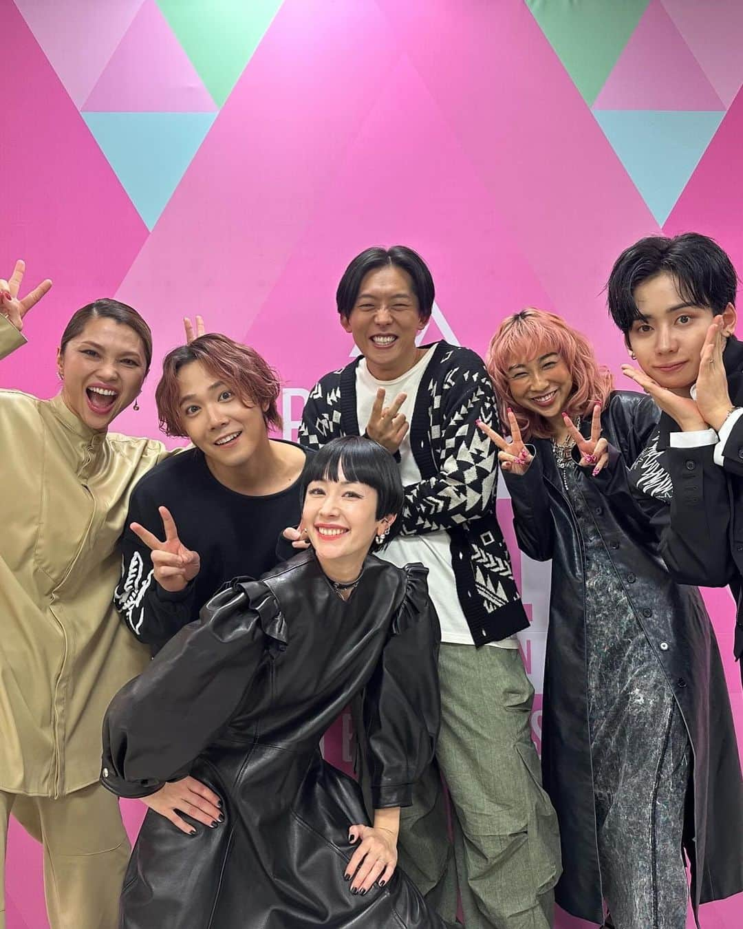 仲宗根梨乃さんのインスタグラム写真 - (仲宗根梨乃Instagram)「❤️❤️❤️❤️❤️❤️ @produce101japan_official @skullhong12 @kaela_official @kenthe390 @thelmaaoyama @yumekitakenaka_  #produce101jpthegirls 引き続き皆さんの愛を練習生によろしくお願いします🙏🔥💕🌟」11月26日 13時17分 - rinokinawa