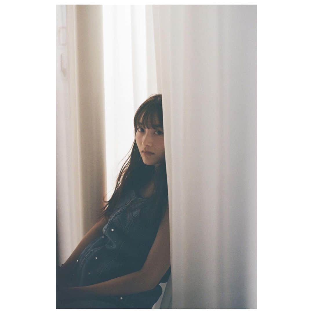 福田愛依のインスタグラム：「急に冷え込みましたね❄︎ 暖かくして過ごしてくださいね。🍂  個人的に、冬は特に人の暖かさや、孤独を感じやすくなります☃️ 今年は篭りすぎないように、積極的に人に会ったり、運動したり、太陽を浴びようと思います☀︎  @kentaaminaka_portrait  @at.portrait_tokyo  @meii_cheer」