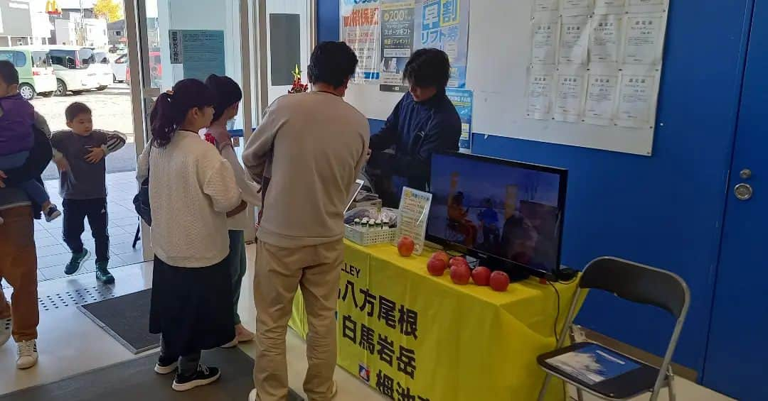 白馬岩岳スノーフィールドさんのインスタグラム写真 - (白馬岩岳スノーフィールドInstagram)「白馬岩岳スノーフィールド店頭イベント開催中！ アルペン高岡店様、アルペンマウンテンズ一社店様にて同時開催しております。ブラックフライデーセールに併せてお買い物に是非お出掛けください。 店頭にてお待ちしております！ 両店舗共に本日～17時までとなります。  #hakubaiwatake  #tsugaike  #happoone  #blackfriday」11月26日 13時26分 - hakuba_iwatake