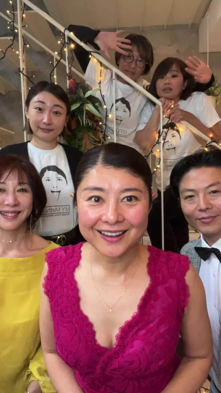 間々田佳子のインスタグラム：「ミラクルチェンジコンテスト ご参加いただきましたみなさま ありがとうございました！  運営実行スタッフとのインスタライブ  #間々田佳子 #コアフェイストレーニング #ミラクルチェンジコンテスト」