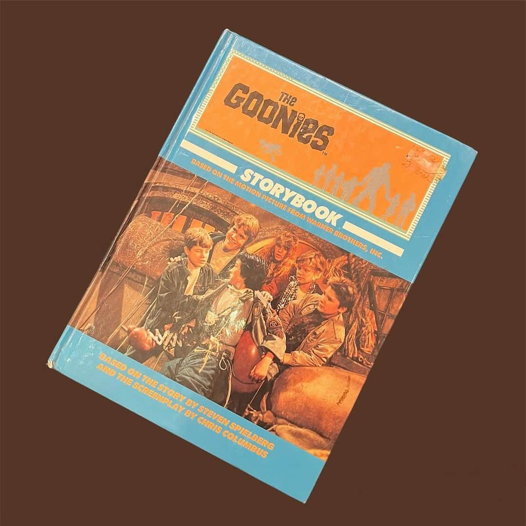 おもちゃやSPIRALのインスタグラム：「80's THE GOONieS Book入荷しました📘✨  絵本なかなか見つからないのでオススメです！」