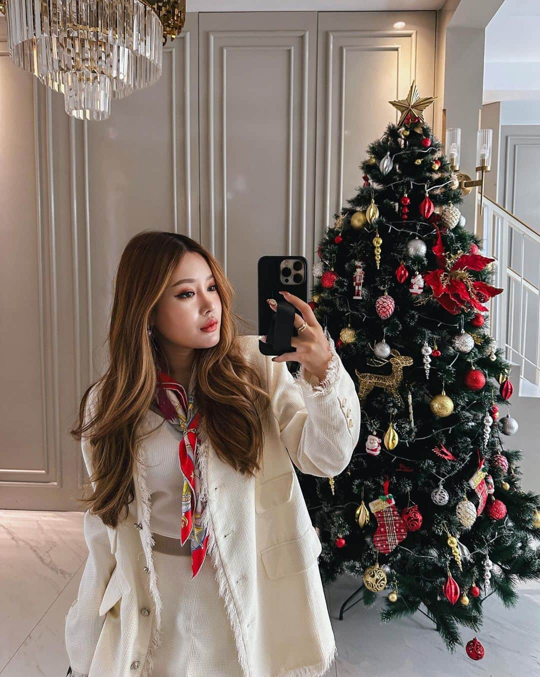 Stella Leeさんのインスタグラム写真 - (Stella LeeInstagram)「Sunday’s Outfit with my Christmas Tree 🎄」11月26日 13時39分 - stellalee92