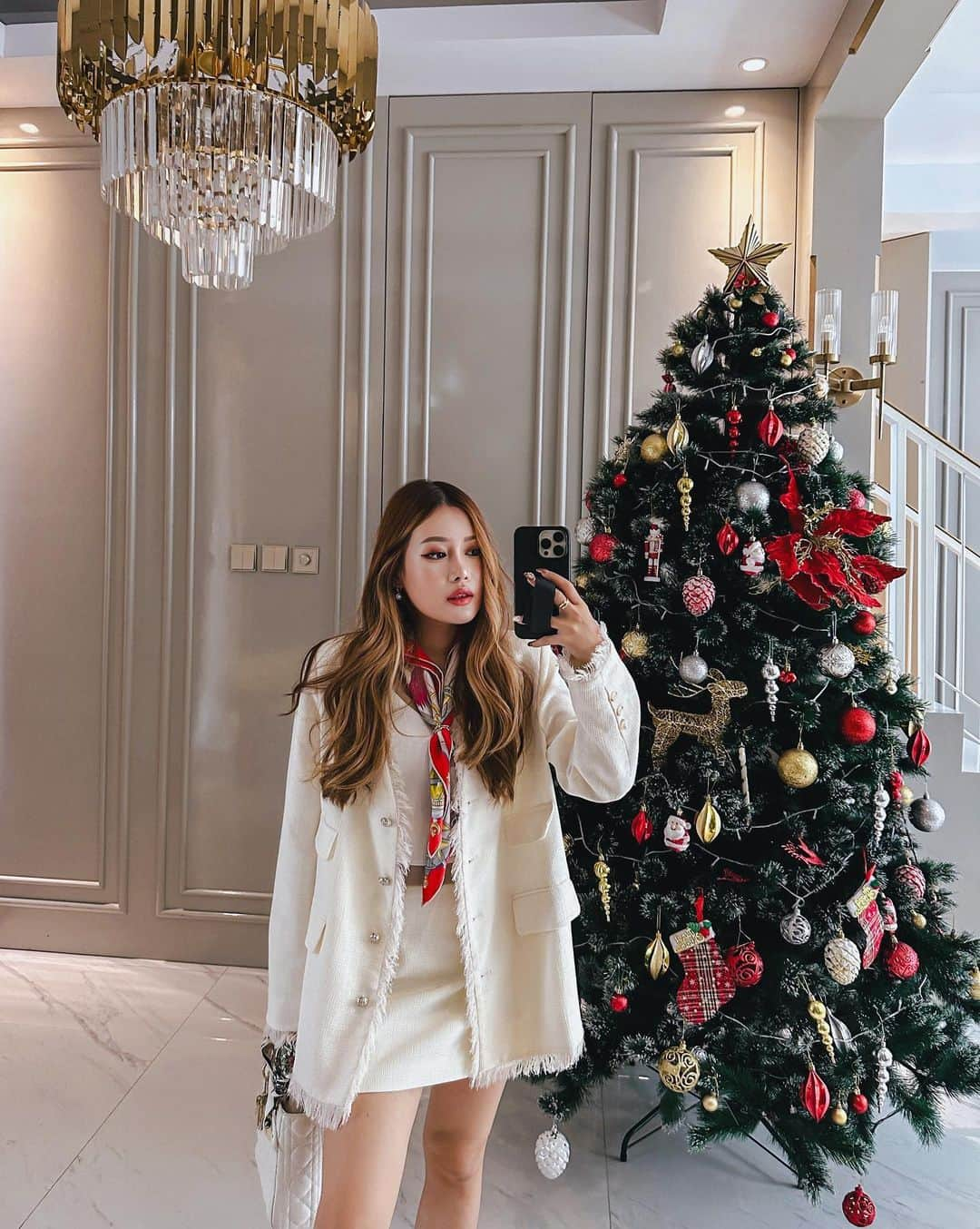 Stella Leeさんのインスタグラム写真 - (Stella LeeInstagram)「Sunday’s Outfit with my Christmas Tree 🎄」11月26日 13時39分 - stellalee92