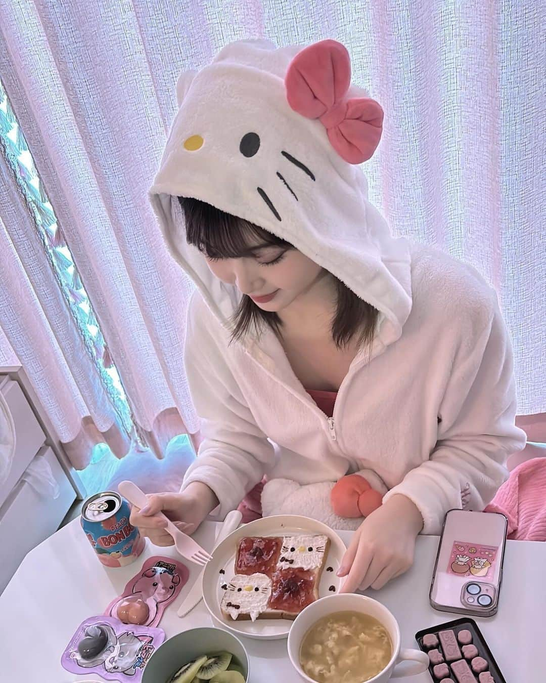 大竹愛美さんのインスタグラム写真 - (大竹愛美Instagram)「キティーちゃんﾐ・◦・ﾐ🎀🍞  可愛くできた🤍💞  #きてぃーちゃん #ハローキティー #朝ごはん #パン #食パン #食パンアレンジ  #hellokitty #kitty #サンリオ #헬로키티 #산리오#07 #fjk #fjkの素敵な思い出 #fjkブランド」11月26日 13時47分 - ami_22083