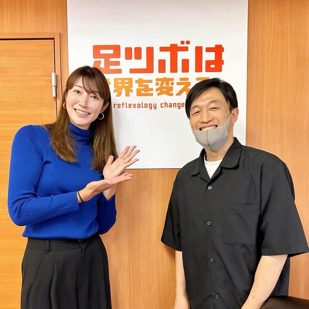 狩野舞子のインスタグラム：「・ マイコチャンネル🦒 『足ツボに初チャレンジ！』観ていただけましたか😊？  色んな整体やマッサージに行くものの膝下を触られるのが特に苦手で、今まで絶対に避けていた足ツボ😂 仙三さんは一つ一つ説明を入れながら丁寧に施術をしてくれるので、私はここが悪かったんだ！と痛くても理解しながら受けることができます！ そして終わった後は足スッキリ！軽い！さっきまで痛かった手首が痛く無い！なんで😂？ってなりました😂  立ちっぱなし、座りっぱなし、アスリートの皆さんにもめちゃくちゃオススメします！！ ぜひ一度足ツボで世界を変えられてみてください🥺🦶 ・ #足ツボは世界を変える」