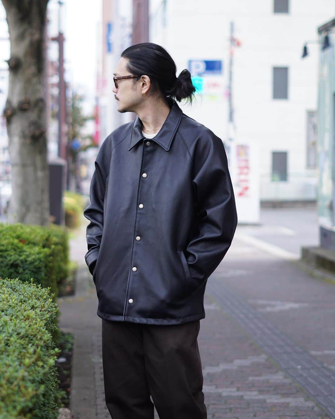 ARK STATESのインスタグラム：「pickup item  Schott SHEEP COACH JACKET  ¥85,800  Schottでも人気のあるコーチジャケットをレザーで製作  二枚袖仕様にし、背中、フロントのハギを極力なくした贅沢なレザージャケット   ご注文、又は問い合わせはDMにてご連絡ください。 ——————————  ARK STATES/ARK VINTAGE  栃木県宇都宮市伝馬町1-17 1F TEL:028-688-8895 @arknets_official  #arkstates#fashion#styling #ファッション#arknets #栃木 #栃木セレクトショップ #宇都宮セレクトショップ #宇都宮#セレクトショップ #ユニオン通り#schott #レザージャケット」