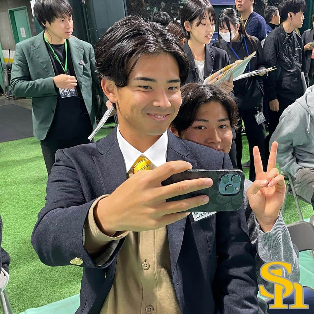 福岡ソフトバンクホークスのインスタグラム：「#鷹奉祭2023 #よかよか学園 #大野稼頭央 #飛田悠成 #渡邊佑樹 #緒方理貢 #勝連大稀 #伊藤大将 #加藤晴空 #山本恵大 #2023年11月26日 #softbankhawks #ホークス #sbhawks」