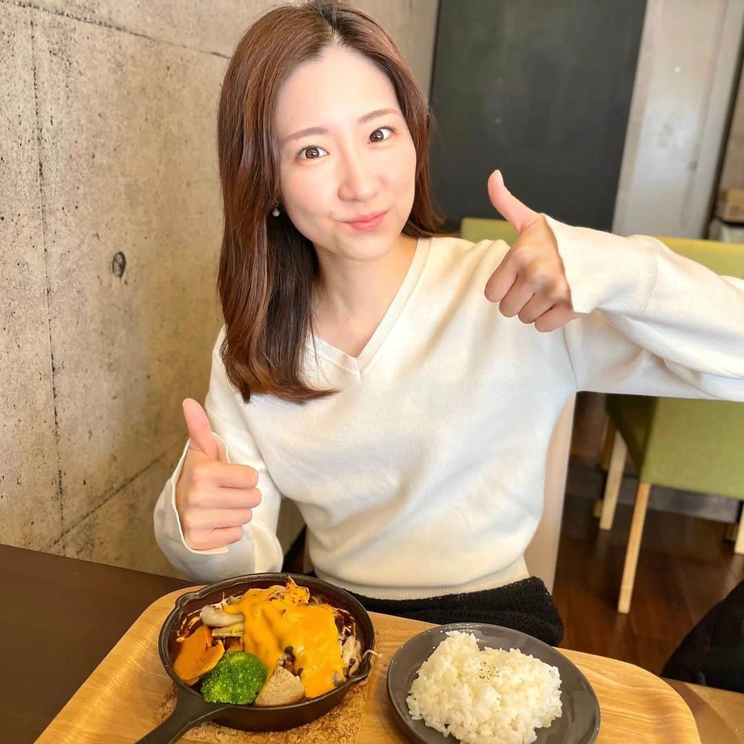 世永聖奈のインスタグラム：「🍴 ⁡ ⁡ 最近フォローしてくれたみなさん ⁡ はじめまして こんにちは ありがとうございます ⁡ よながせなです ⁡ 好きな食べ物は ハンバーグ です ⁡ ⁡ #世永ハンバーグラボ #日曜天国 #聞いてフォローしてくれた方 #ありがとう  ⁡」