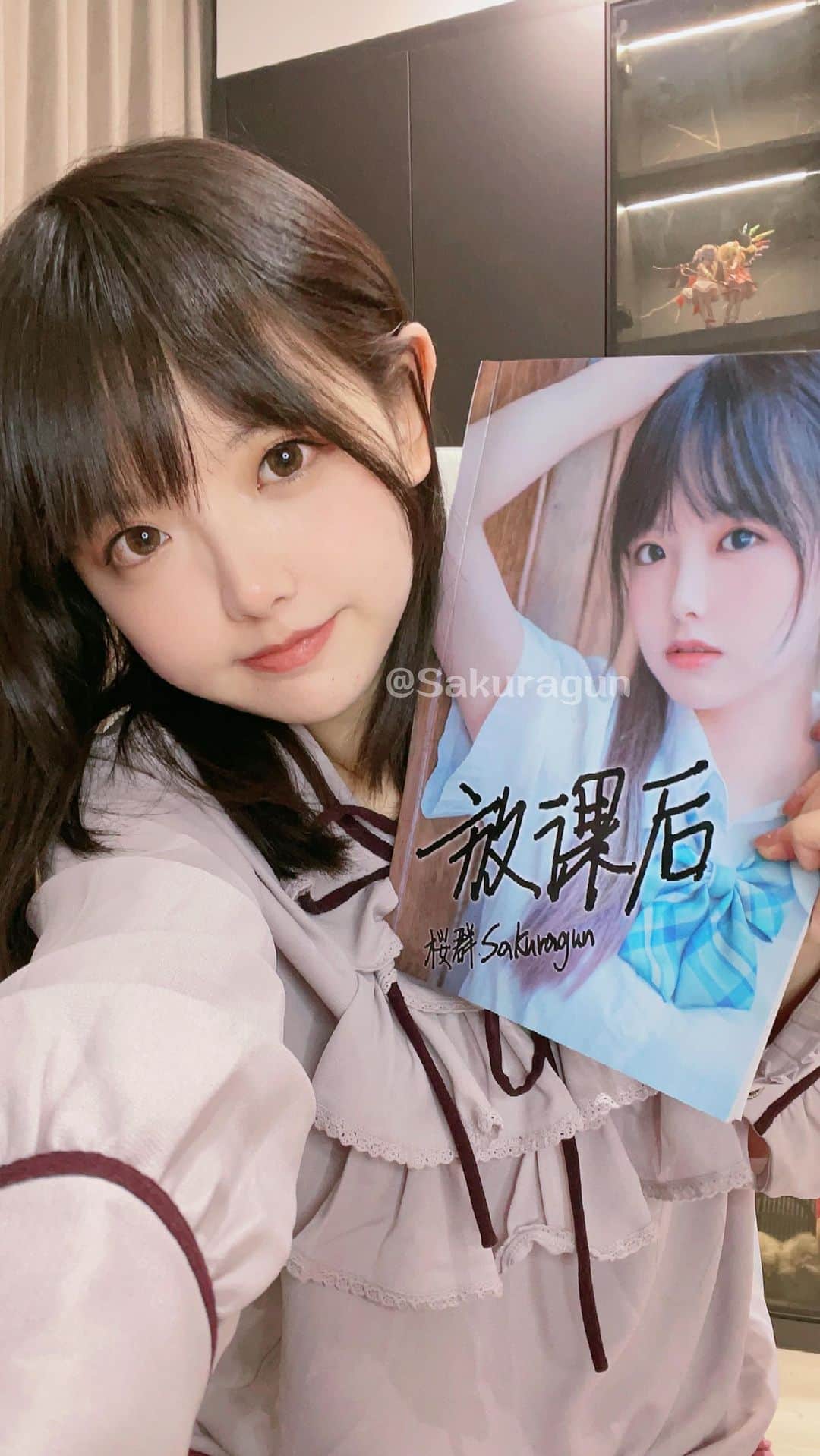 樱群のインスタグラム：「My new Photobook is now released!!🎉🌸」