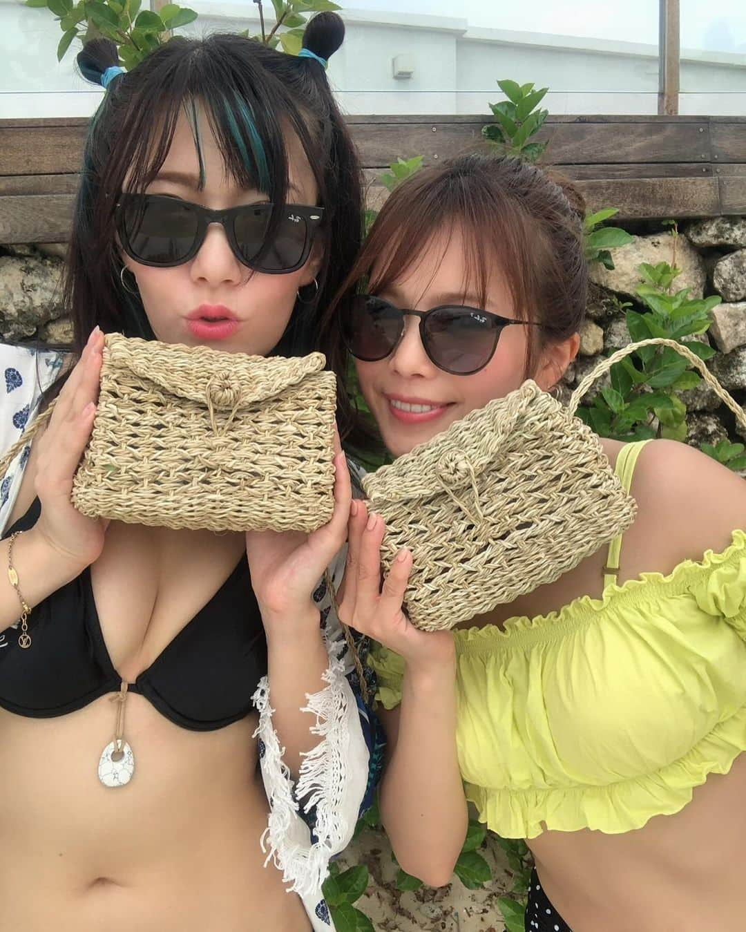 沢辺りおんさんのインスタグラム写真 - (沢辺りおんInstagram)「4年前の今日は おまめの結婚式でフィリピンに行ってた🇵🇭 あいほんが教えてくれた☺️☺️ 懐かしい〜🌺🌈💕  この頃はおまめが妊娠してた🤰  そして痩せてる〜😂😂😂 この頃も太ってきたと思ってたけど 今に比べたら比じゃない。  気づいたら3ママになってた🤱  #フィリピン #フィリピンハーフ  #フィリピン旅行」11月26日 14時40分 - rionsawabe