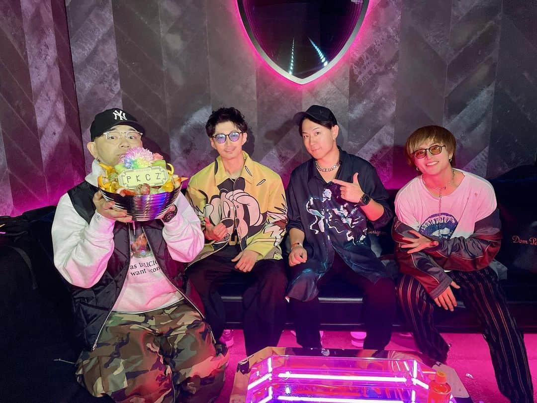 DJ DAIKI（若林大輝）のインスタグラム：「PKCZさんRAISE2周年 最高に盛り上げてくれてありがとうございました🤝 . 12/16 亜嵐くんレイズ出演🎧 @alan_shirahama_official  よろしくお願いします🔥」