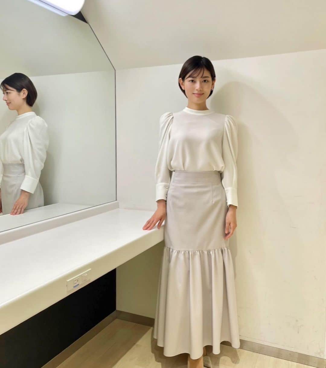中西悠理さんのインスタグラム写真 - (中西悠理Instagram)「#衣装 #サンデーモーニング  胸元のパールのようなアクセントが 可愛いお衣装でした。  来週の放送はいよいよ12月⛄️ ぜひ観てください！  11/26 ニット＆ワンピース  11/19 トップス＆スカート … 全て @la_boutique_bonbon_official」11月26日 14時46分 - yuuri.nakanishi