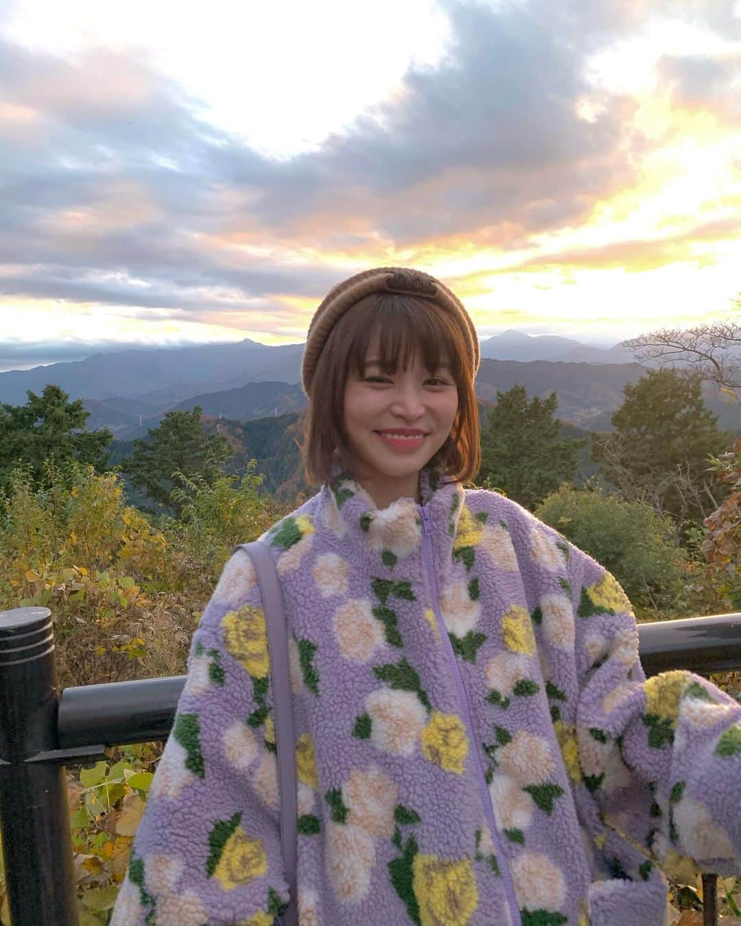 JU!iEさんのインスタグラム写真 - (JU!iEInstagram)「高尾山に行きましたぁー！ 大好きな友達と山を登って、沢山喋って、美味しいお蕎麦を食べました！！！ 足弱いな私はかなり苦戦しましたけど笑 うん！最高の一日でした！！  Hit Mt. Takao last week! Climbed the mountain with my fave peeps, chatted up a storm, and had some delicious soba noodles! The best day ever!!  I’m not the fittest so it was a real workout😗」11月26日 14時48分 - julie_official6881