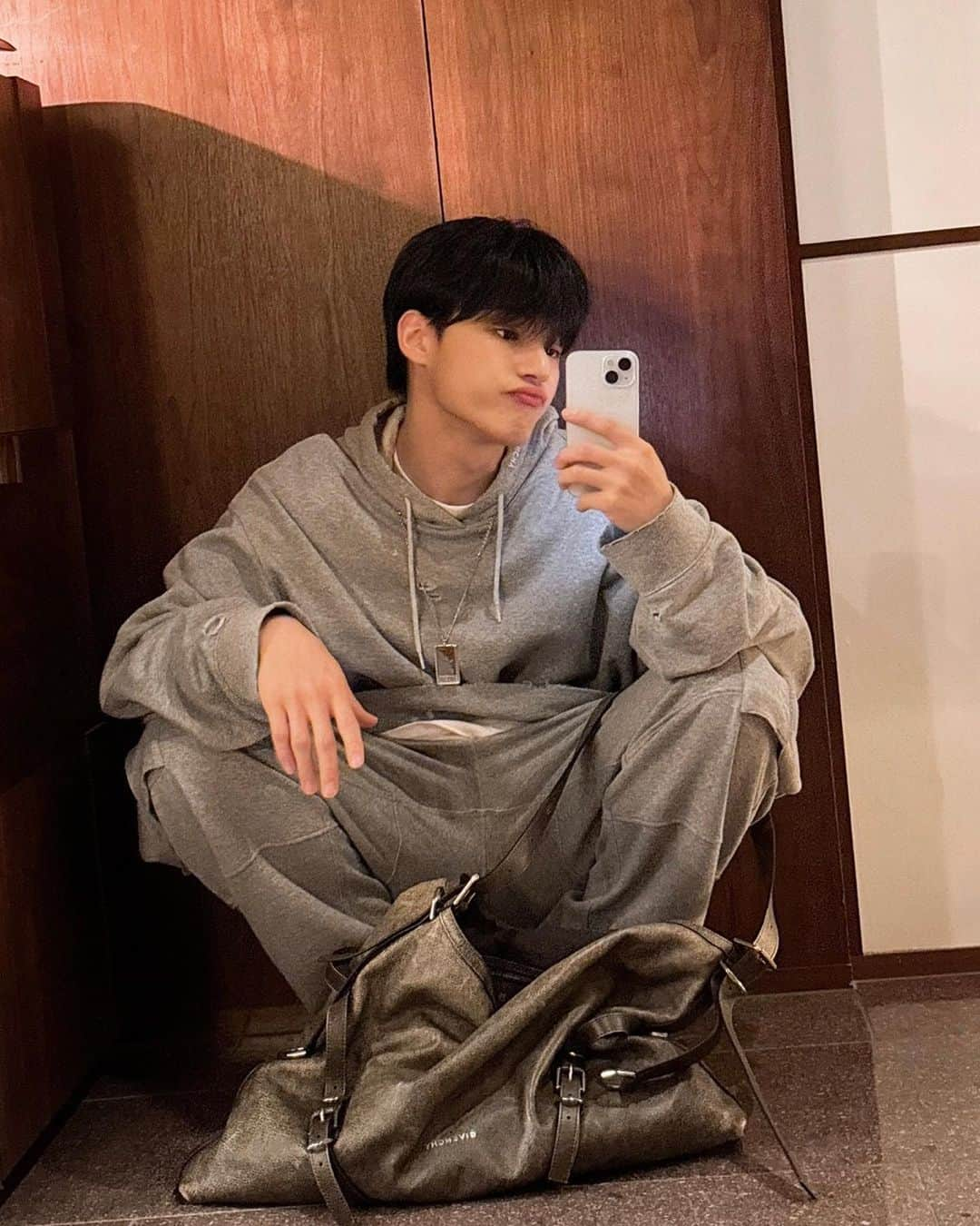 ATEEZさんのインスタグラム写真 - (ATEEZInstagram)「[#YOUNG_STORY] 😜   #ATEEZ #에이티즈 #WOOYOUNG #우영 @givenchy」11月26日 14時49分 - ateez_official_