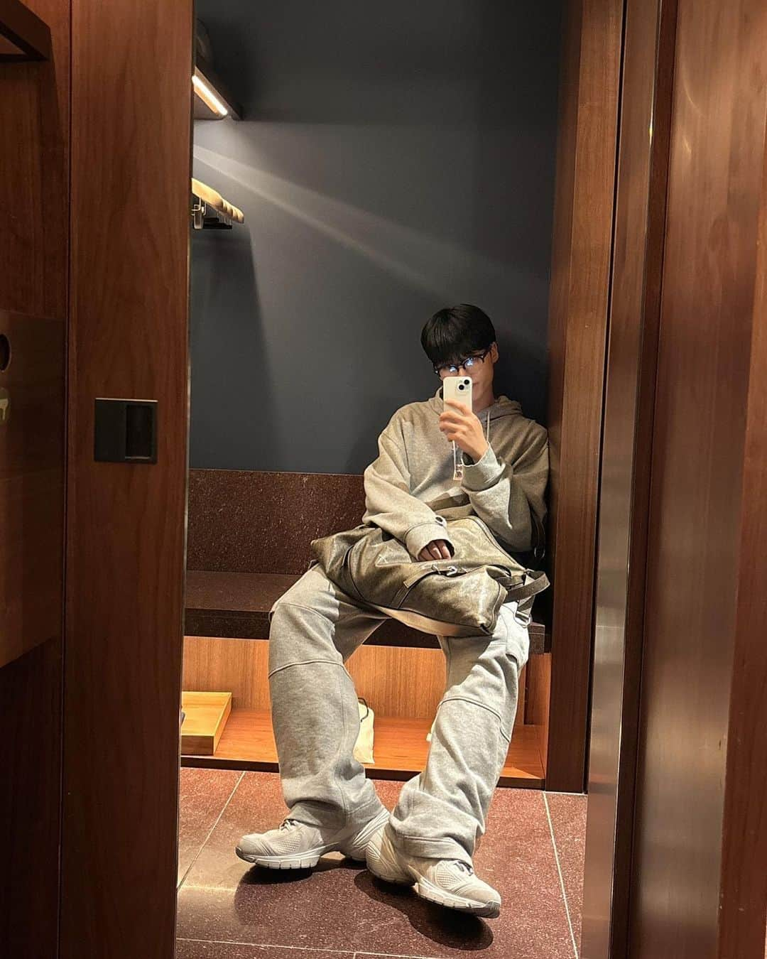 ATEEZさんのインスタグラム写真 - (ATEEZInstagram)「[#YOUNG_STORY] 😜   #ATEEZ #에이티즈 #WOOYOUNG #우영 @givenchy」11月26日 14時49分 - ateez_official_