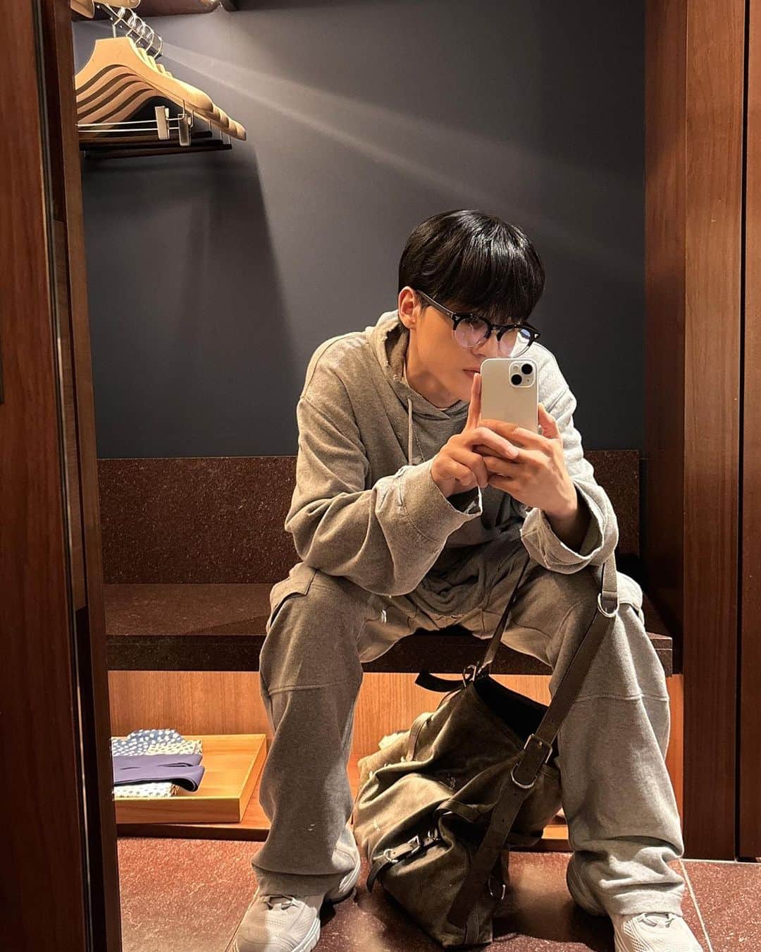 ATEEZのインスタグラム：「[#YOUNG_STORY] 😜   #ATEEZ #에이티즈 #WOOYOUNG #우영 @givenchy」