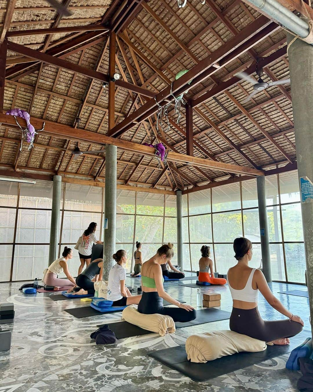 八代健さんのインスタグラム写真 - (八代健Instagram)「As I begin the 2nd week of Yoga training, I understand that yoga is more than a series of poses and meditation. It is an exploration of strength, balance, and peace within. Each stance, each breath - a harmony of body and soul. #yogilife #kohphangan」11月26日 14時54分 - kenyashiro