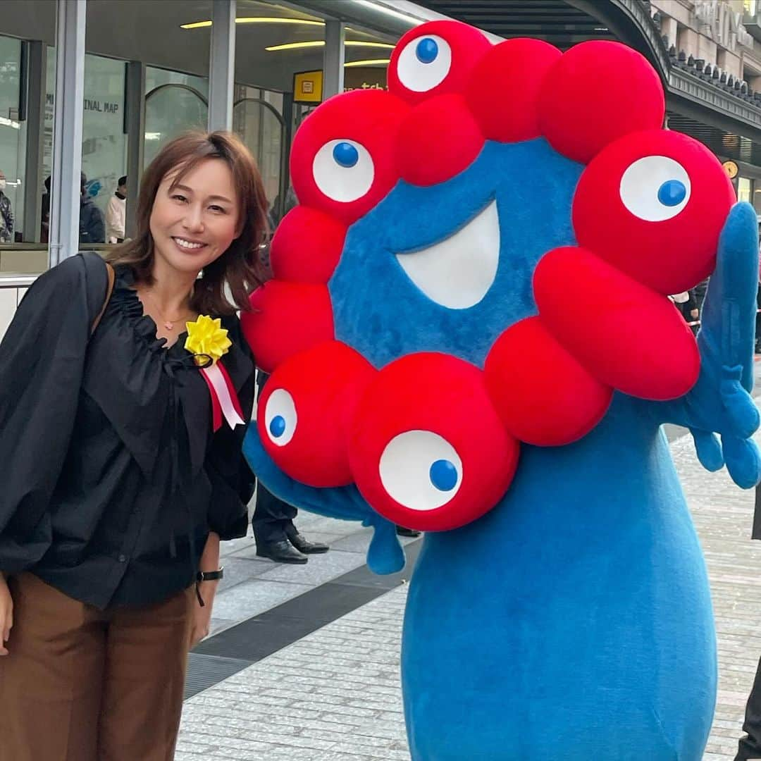 神谷ゆう子さんのインスタグラム写真 - (神谷ゆう子Instagram)「EXPO2025 OSAKA  #2025年日本国際博覧会  #万博#expo #expo2025  #expo2025osaka  #なんば広場#なんば  #なんば広場開園  #みゃくみゃく #あのドーナツみたいね #お腹減るわね」11月26日 14時56分 - yuko_kamitani