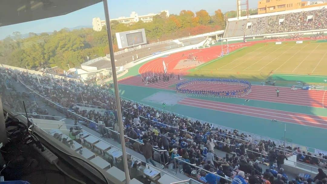 牧野誠三のインスタグラム：「関西学院大学対関西大学は前半終了 FG2本の関西学院大学 6-0関西大学 後半は！ #ytvアナウンサー #読売テレビ #立田アナ #関西学生アメリカンフットボール」