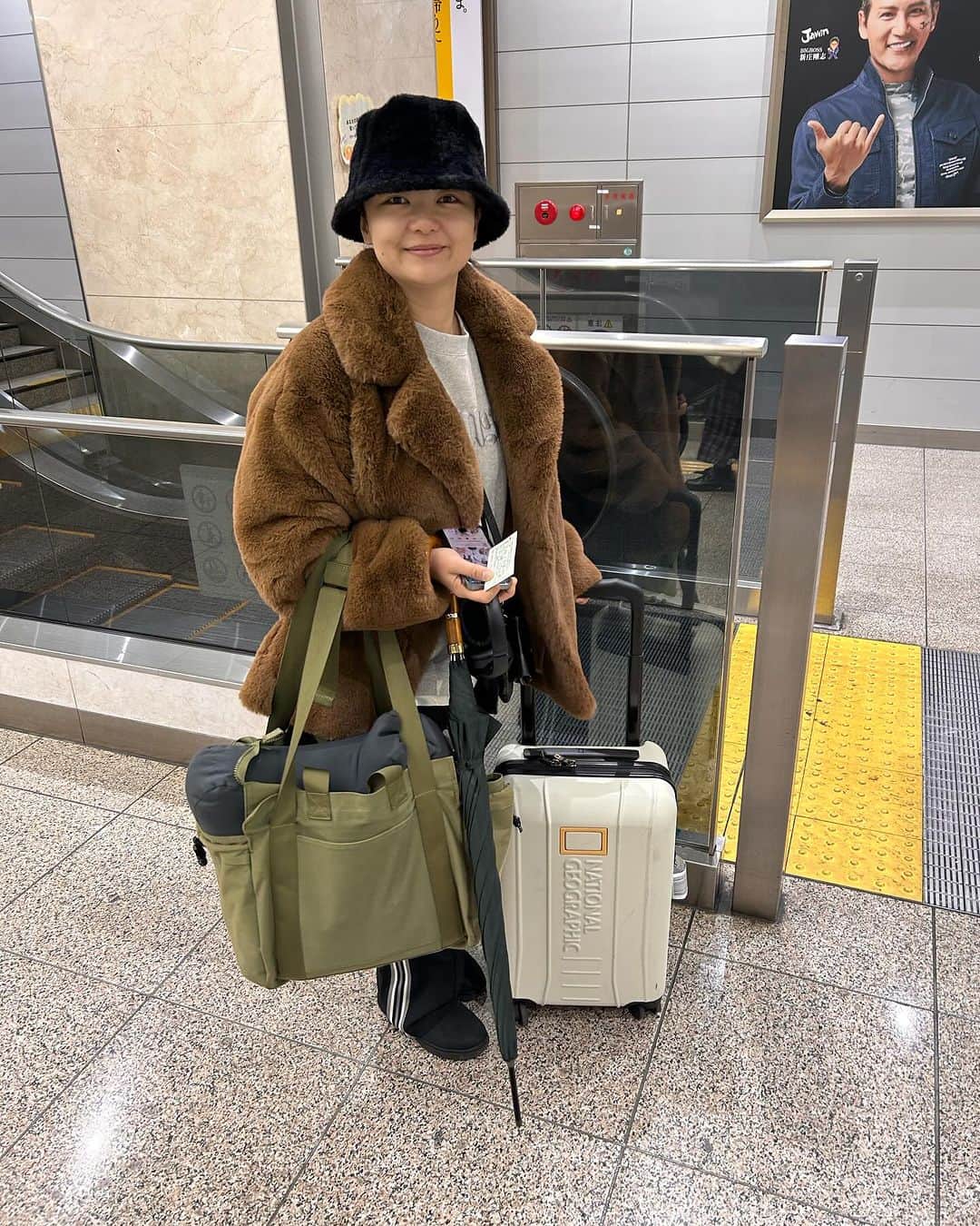 亜生さんのインスタグラム写真 - (亜生Instagram)「名古屋駅で僕に会釈してきたおばさんが、バスにまで乗りこんできた。 めっちゃ見てくる。 怖い。」11月26日 15時08分 - aseihurricane