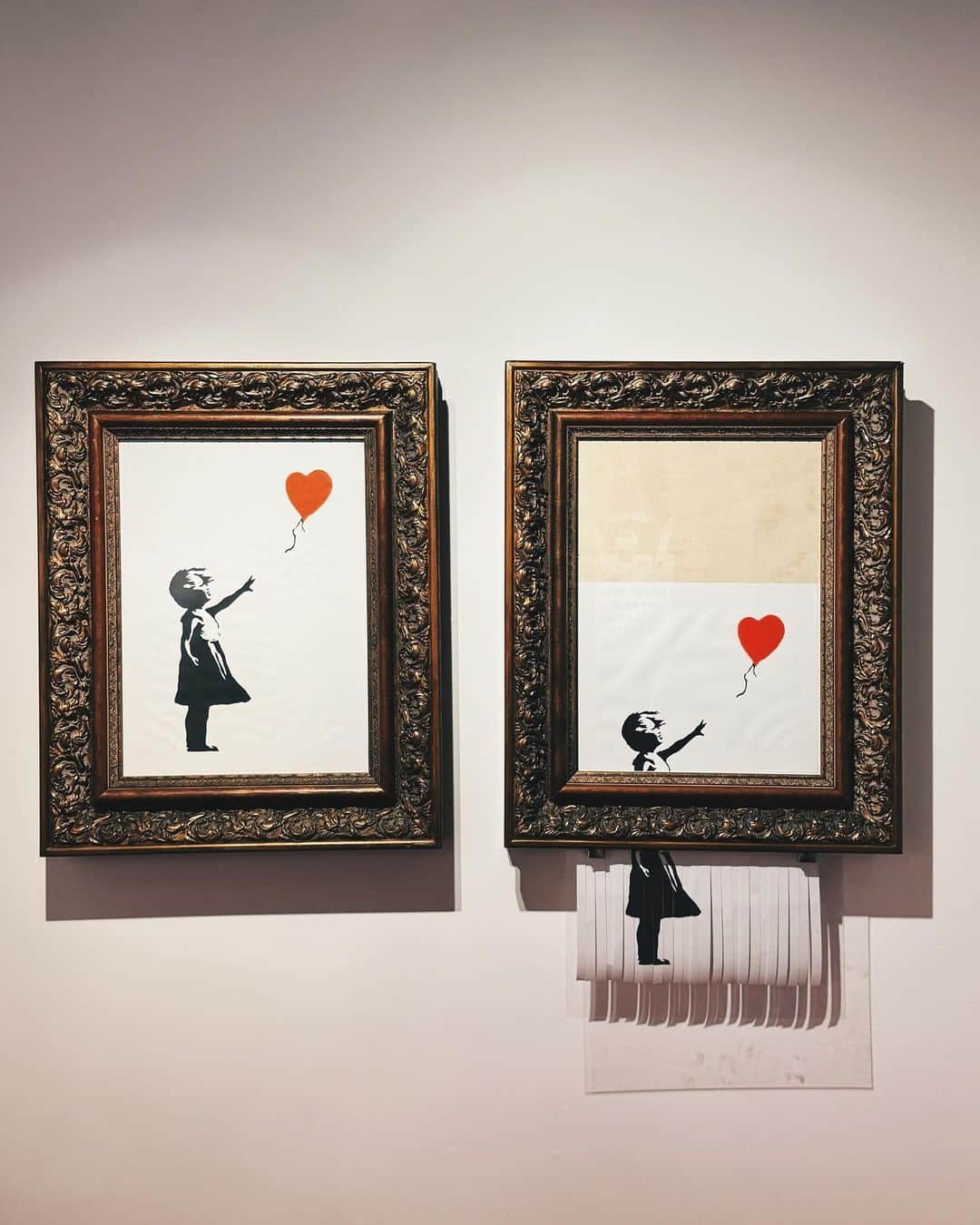 Noel LHYさんのインスタグラム写真 - (Noel LHYInstagram)「| 𝐁𝐀𝐍𝐊𝐒𝐘   I was lucky enough in stumbling upon the exhibition of this brilliant artist by chance in Frankfurt .  Banksy is a pseudonymous England-based street artist, political activist and film director whose real name and identity remain unconfirmed and the subject of speculation - from Wikipedia」11月26日 15時11分 - no3l