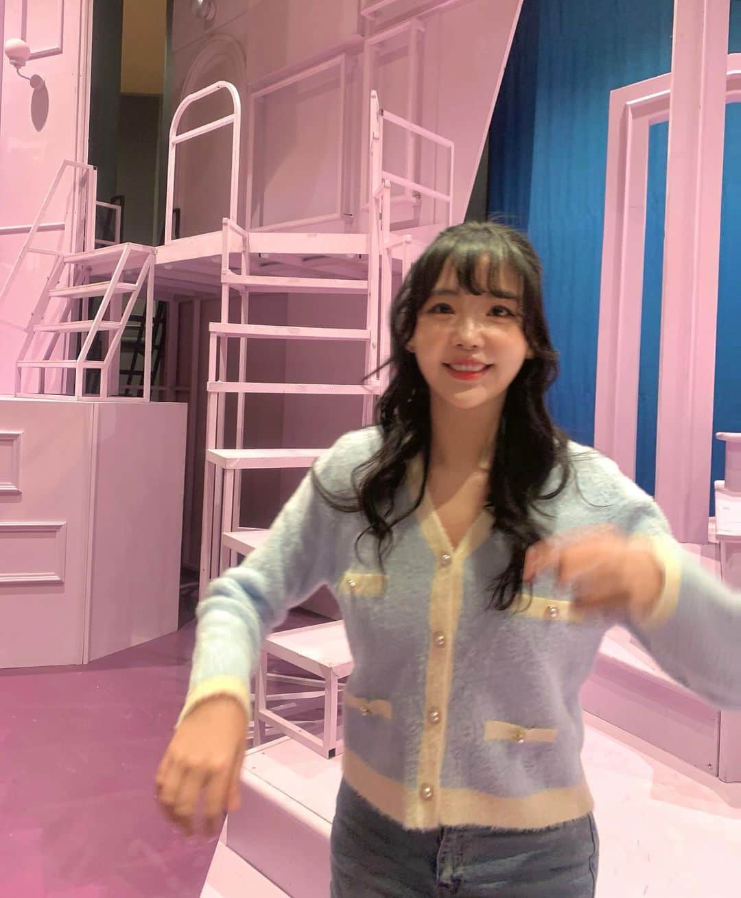 レイナさんのインスタグラム写真 - (レイナInstagram)「<나도 해피엔딩을 쓰고 싶어>  여름에 루미를 만나서 지금의 겨울까지 왔네요 참 좋은 배우분들,스탭분들과 함께여서 행복했습니다 찾아주신 관객분들께도 진심으로 감사해요 저도 여러분들도 해피엔딩을 쓸 수 있길! 또 다른 곳에서 만나요🖐🏻」11月26日 15時24分 - raina_57