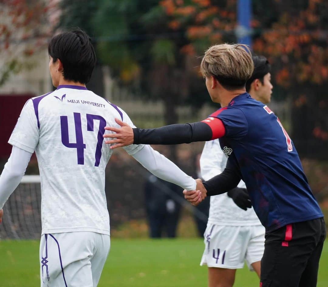 FC東京オフィシャルグッズさんのインスタグラム写真 - (FC東京オフィシャルグッズInstagram)「🔵🔴  #明治大学 とのトレーニングマッチ!! 来季の加入が内定している #岡哲平 選手、U-18出身の #常盤亨太 選手も出場していました🤝🔵🔴 @kimuraseiji0824  @tsubasa.terayama17  @fctokyoofficial  #明治大学  #FC東京 #fctokyo #tokyo」11月26日 15時24分 - fctokyoofficial