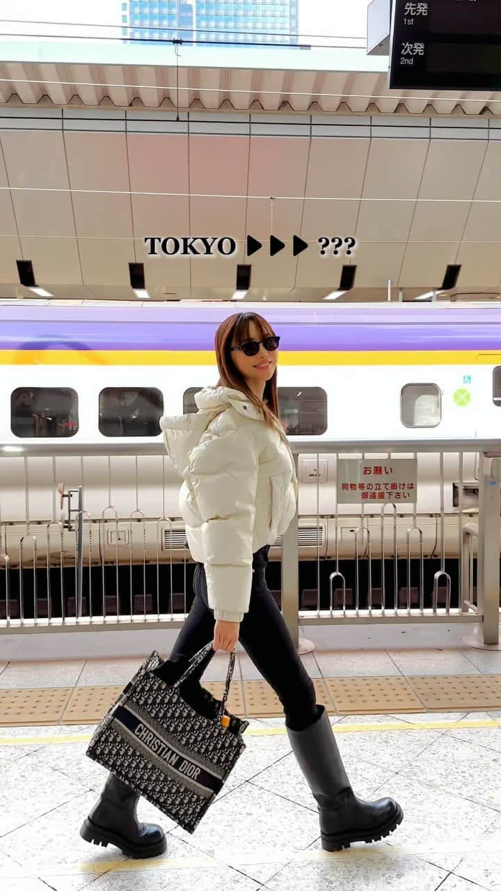 岡部あゆみのインスタグラム：「🗼🔜 ❄️？ 新鮮な空気を求めて..🚄🌲🌳 大好きな場所へ⛄️🧣✨  #whereisyournextdestination  #japan #tokyostation  #東京駅 #冬コーデ #完全防備」