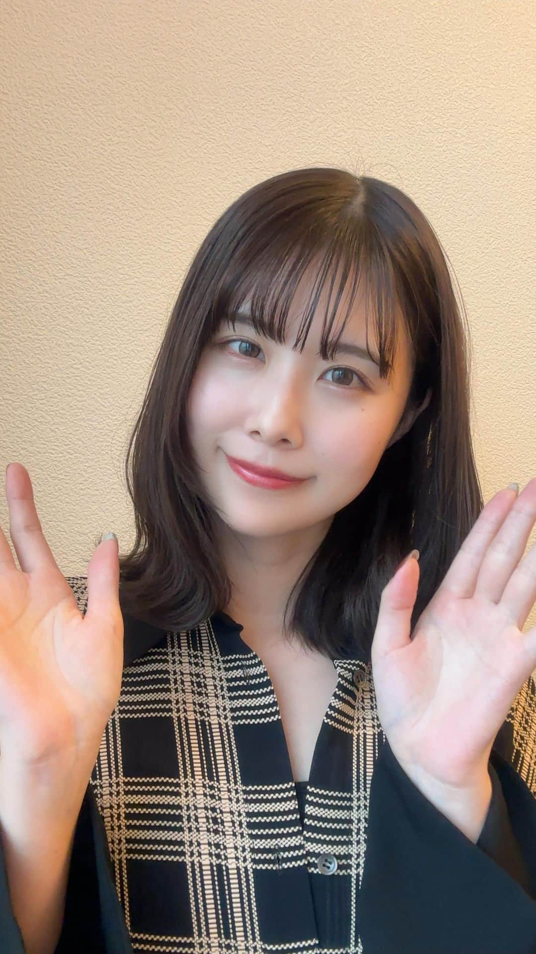 有村藍里のインスタグラム：「自費研美容医療EXPO🕊️  今年も東京で開催します！ 12/1(金)から3日間 会場は池袋サンシャインシティ 文化会館4階です。  私は今回もトークショーに 登壇させていただくことになりました。  トークショーの後にはツーショット撮影会のイベントもあります📷  ✔︎詳しくはこちらをチェック @biyouiryouexpo」