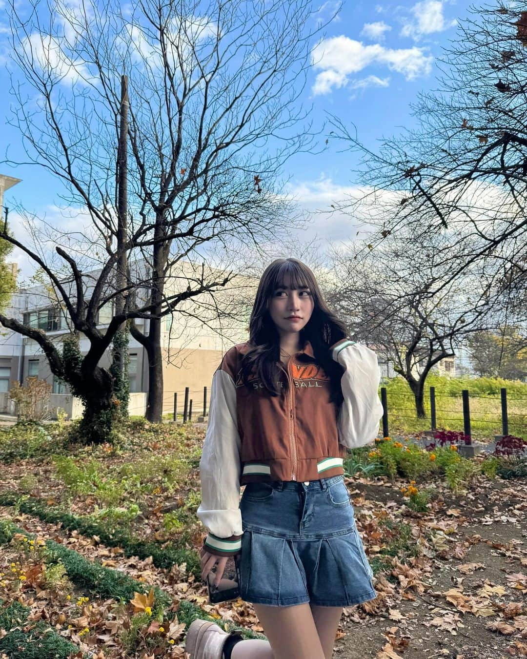 ゆらさんのインスタグラム写真 - (ゆらInstagram)「秋っぽい写真🐿🌰🍁🍂 もう寒い〜𓏲𓇢𓂅  友達の大学文化祭楽しかった‎⑅⃛  透明感あるベージュカラーがとってもかわいい(*´ｰ`*) @yeseung_926  ありがとうございます☆。.:＊・゜  #ootd #reels #데일리 #팔로우#오오티디#카페#패션#일본 #좋아요환영	#인친황영 #ベージュカラー #カラー」11月26日 15時21分 - lalalim_00