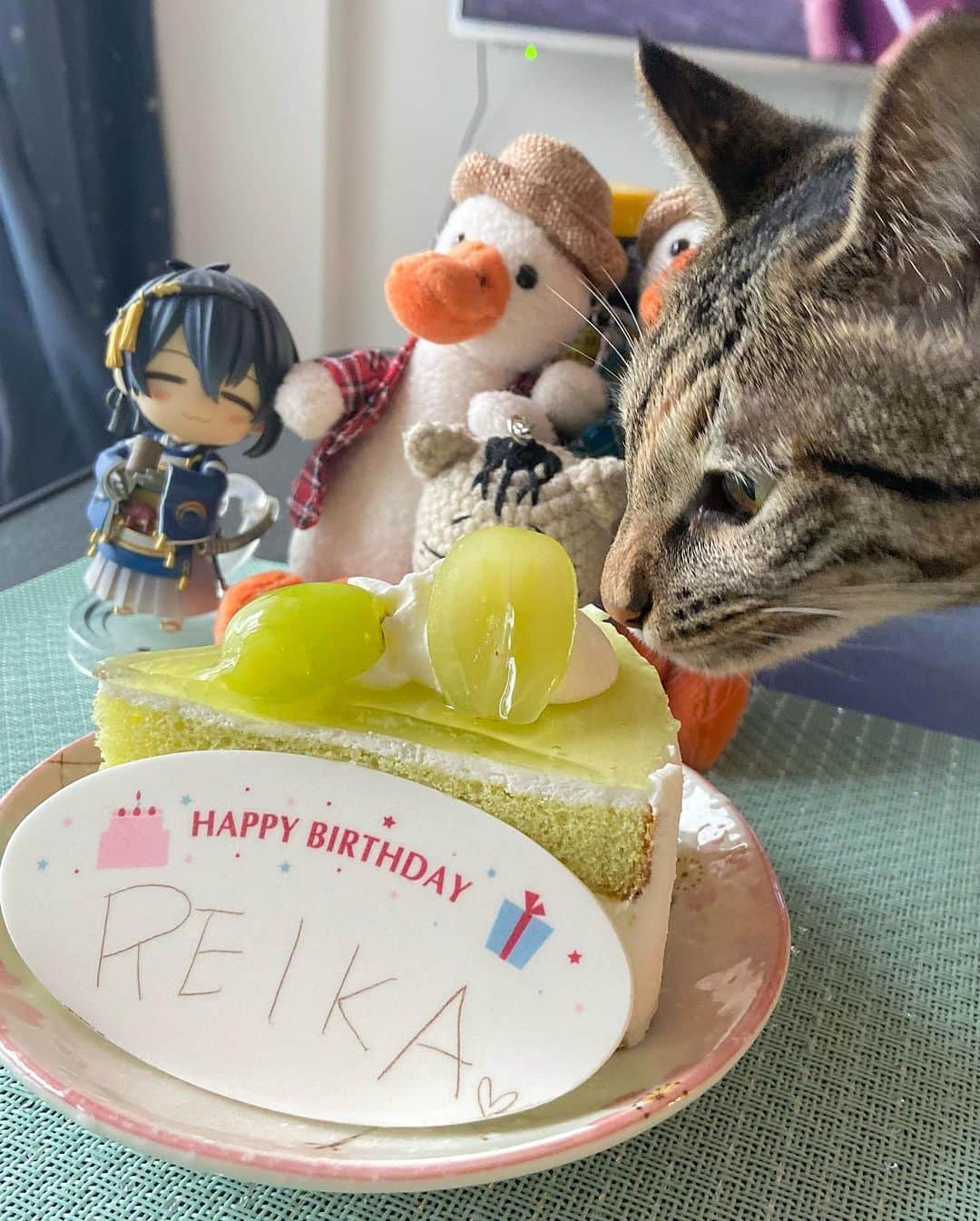 麗華のインスタグラム：「Today is my birthday 🍰」