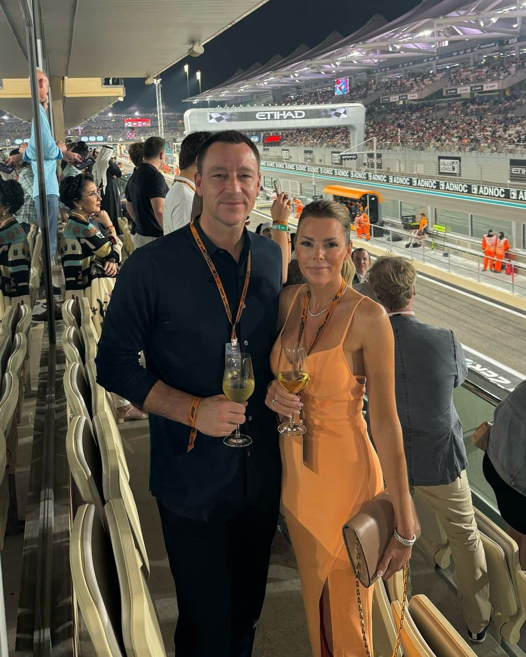 ジョン・テリーのインスタグラム：「@toniterry26 🏎️ @f1 @visitabudhabi」