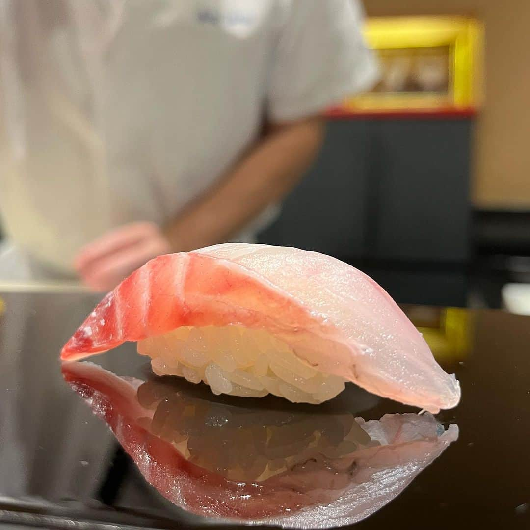 SUSHI KANDA • 寿司神田のインスタグラム：「For reservation:  0953246062 #sushi #omakase #edome #sushikubota i#sushikanda #kanda #japanesecuisine #sashimi #foodporn #aroi #aroiibkk #ginraidee #paigingun #wongnai #edtguide #bkkmenu #starvingtime #寿司神田 #寿司 #鮨  #すし #バンコク寿司 #寿司ランチ #ランチ安い #お任せ」