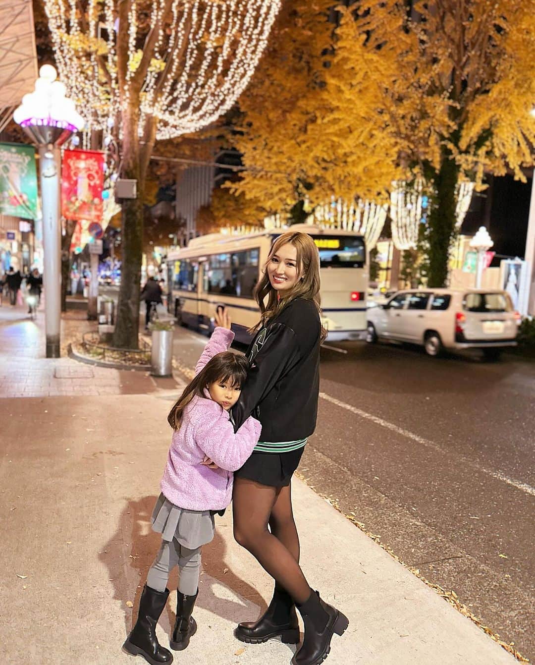 Hisayo Rinのインスタグラム：「お仕事終わりにイルミネーション観にきた♡ 　 昼間は暖かいのに夜はしっかり寒いからみんな風邪ひかないようにね〜🥹🌿」