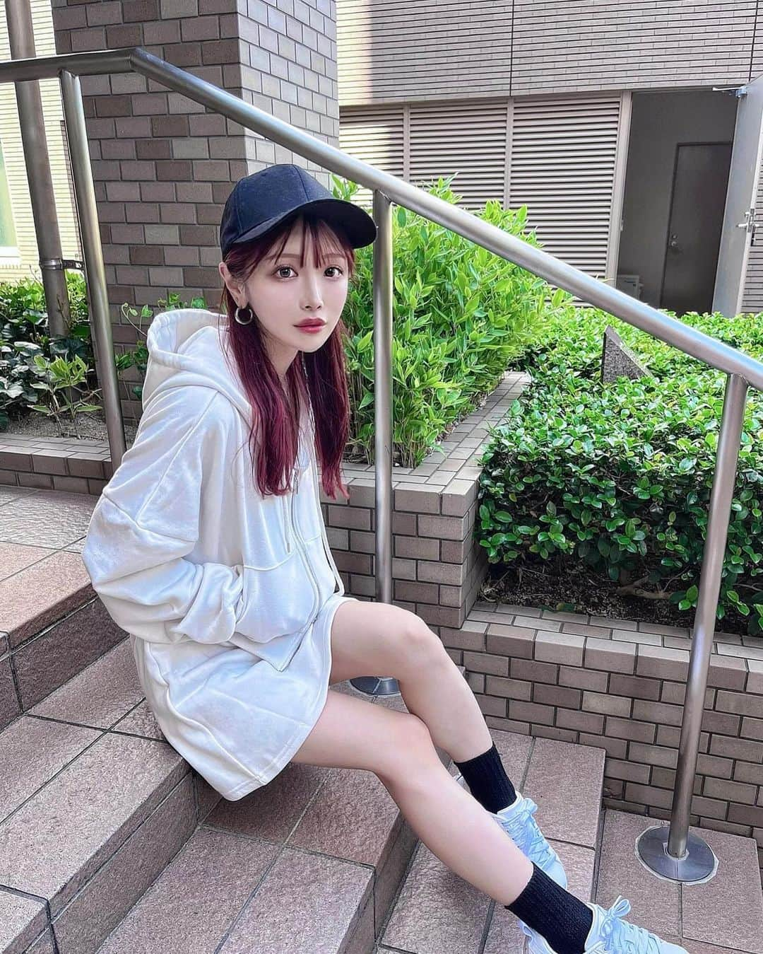 ちーちゃんさんのインスタグラム写真 - (ちーちゃんInstagram)「🧢  かなり前に撮ったから 髪の毛赤い🍇  セットアップらくちん✌︎  #低身長コーデ#低身長女子#低身長ファッション#骨格ウェーブ#骨格ウェーブコーデ#150cm#150cmコーデ#おちびコーデ#おちびの輪#プチプラファッション#プチプラコーデ#プチプラ通販#プチプラ部#グレイル購入品#グレイル#グレイルコーデ#grl購入品#grl#grlコーデ#キャップ女子#セットアップコーデ#キャップコーデ#プーマスニーカー」11月26日 21時29分 - ___c.chan__