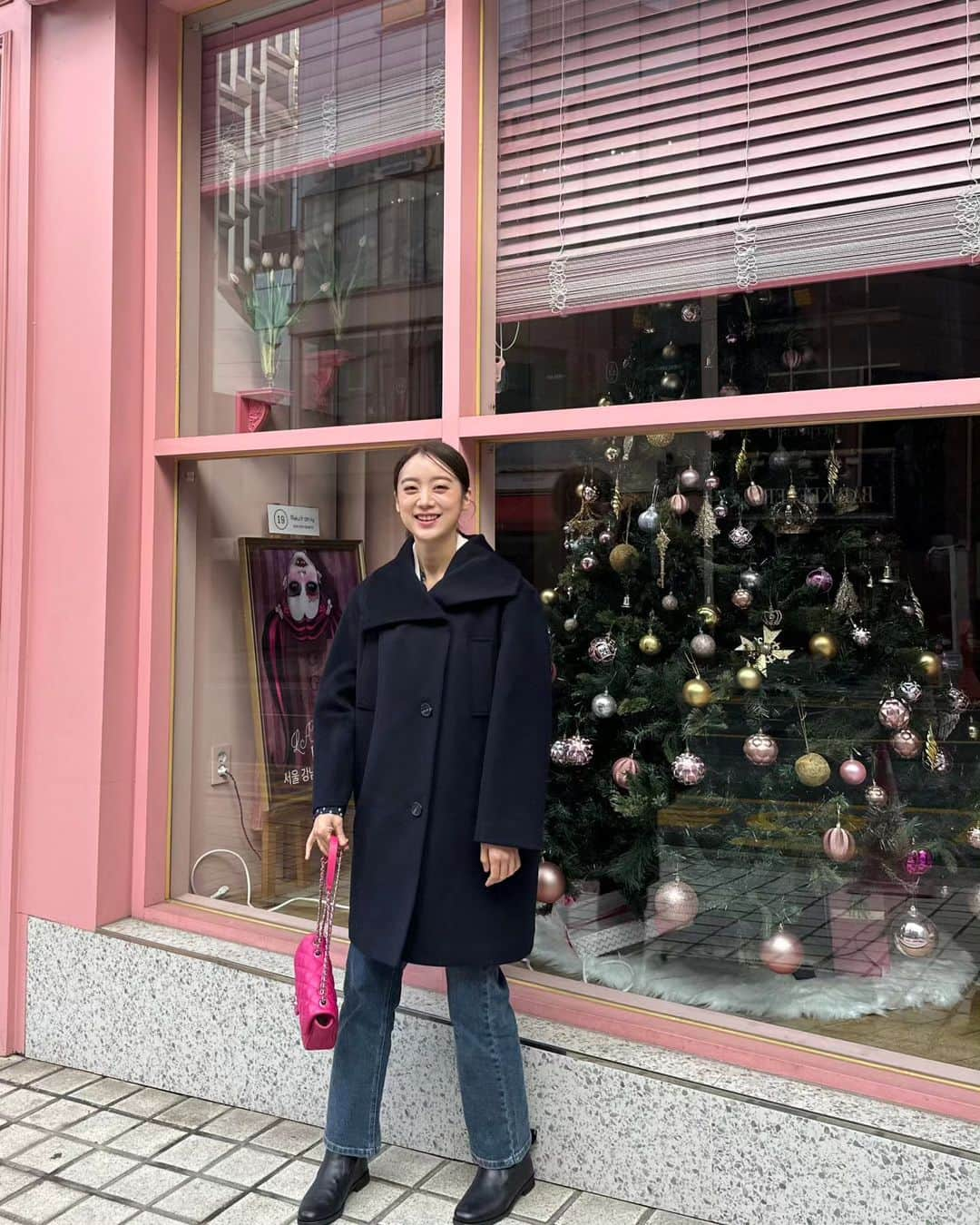 ヘリム さんのインスタグラム写真 - (ヘリム Instagram)「마음은 미리 크리스마스❤️트리를 보고 있으면 기분이 좋아지지 않나요?🎄#지나가다예뻐서 🌟🎁💓」11月26日 16時02分 - wg_lim