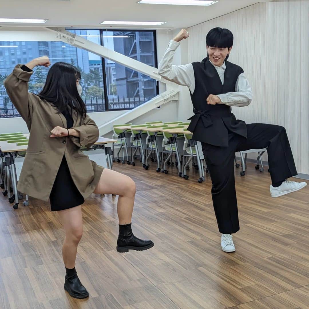 東京観光専門学校さんのインスタグラム写真 - (東京観光専門学校Instagram)「K-POPダンス講座🫰 元K-POPアイドルの #ユンテ 先生と #セブンティーン の楽曲に合わせて レッスン❣️ 参加者さんのスキルが高く 30分で完璧に踊れちゃいました👏  韓国語もダンスも好きな方は ぜひ韓国語学科のオープンキャンパス に来てみてください💗 ユンテ先生ありがとうございました🫶 #東京観光専門学校　#東京ホスピタリティアカデミー　#オープンキャンパス　#韓国語学科　#kpop　#ダンスレッスン　#ダンス講座　#韓国好きな人と繋がりたい　#韓国留学　#韓国語勉強中　#韓国語を活かした仕事」11月26日 16時13分 - tokan_1967