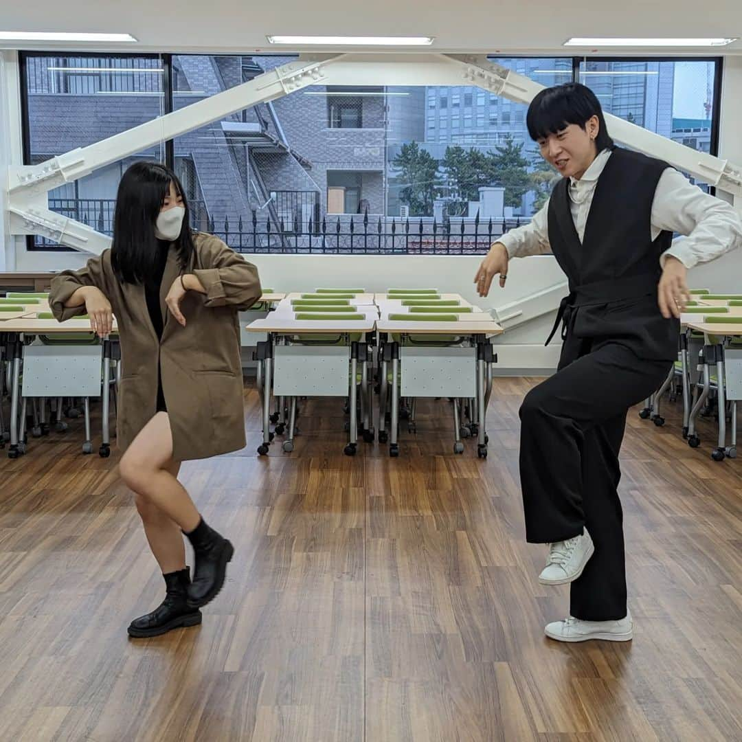 東京観光専門学校さんのインスタグラム写真 - (東京観光専門学校Instagram)「K-POPダンス講座🫰 元K-POPアイドルの #ユンテ 先生と #セブンティーン の楽曲に合わせて レッスン❣️ 参加者さんのスキルが高く 30分で完璧に踊れちゃいました👏  韓国語もダンスも好きな方は ぜひ韓国語学科のオープンキャンパス に来てみてください💗 ユンテ先生ありがとうございました🫶 #東京観光専門学校　#東京ホスピタリティアカデミー　#オープンキャンパス　#韓国語学科　#kpop　#ダンスレッスン　#ダンス講座　#韓国好きな人と繋がりたい　#韓国留学　#韓国語勉強中　#韓国語を活かした仕事」11月26日 16時13分 - tokan_1967