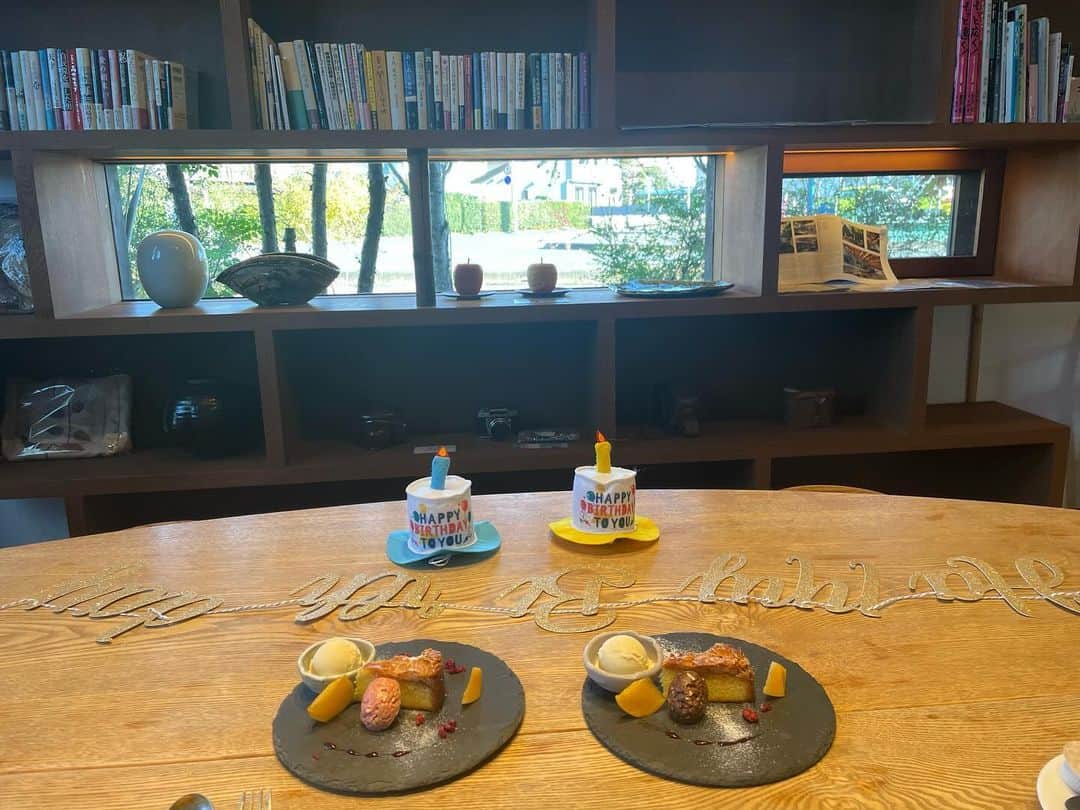 朝比奈りるさんのインスタグラム写真 - (朝比奈りるInstagram)「お姉ちゃんお誕生日おめでとう🎉  #くびれ職人 #followme #gravure #model #フォロー大歓迎 #グラビア #グラビアアイドル #コスプレ #instagood  #被写体  #角色扮演  #外拍模特兒  #性感內衣  #ナイスヒップ  #競泳水着」11月26日 16時13分 - riru_asahina