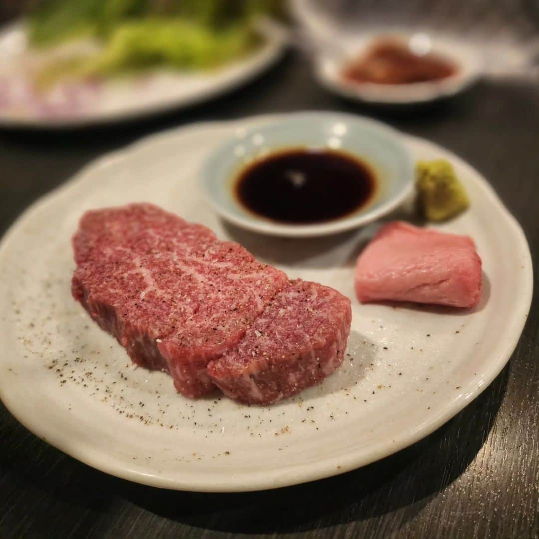 風子さんのインスタグラム写真 - (風子Instagram)「高円寺の南口すぐの焼肉屋さん😺  焼肉をライスペーパーで包んで食べたの初めて😻  友達が包むの下手だったの可愛かった😹  どの部位も美味しいんだけど、特におすすめは 厚切りタンとレバー🫶🫶🫶🫶🫶🫶🫶  本当に美味しくて…❣️感動レベル😻 絶対食べてほしい！！  PR @fukubeko.koenji #福べこ #東京グルメ #高円寺グルメ #東京焼肉 #高円寺焼肉 #問屋直営 #高円寺ディナー」11月26日 16時21分 - pchan030