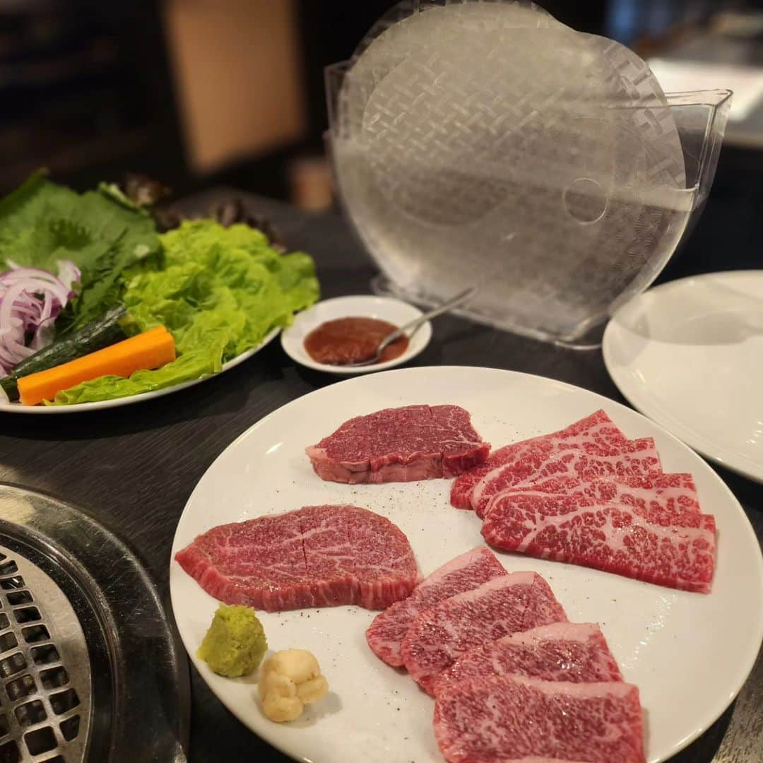 風子さんのインスタグラム写真 - (風子Instagram)「高円寺の南口すぐの焼肉屋さん😺  焼肉をライスペーパーで包んで食べたの初めて😻  友達が包むの下手だったの可愛かった😹  どの部位も美味しいんだけど、特におすすめは 厚切りタンとレバー🫶🫶🫶🫶🫶🫶🫶  本当に美味しくて…❣️感動レベル😻 絶対食べてほしい！！  PR @fukubeko.koenji #福べこ #東京グルメ #高円寺グルメ #東京焼肉 #高円寺焼肉 #問屋直営 #高円寺ディナー」11月26日 16時21分 - pchan030