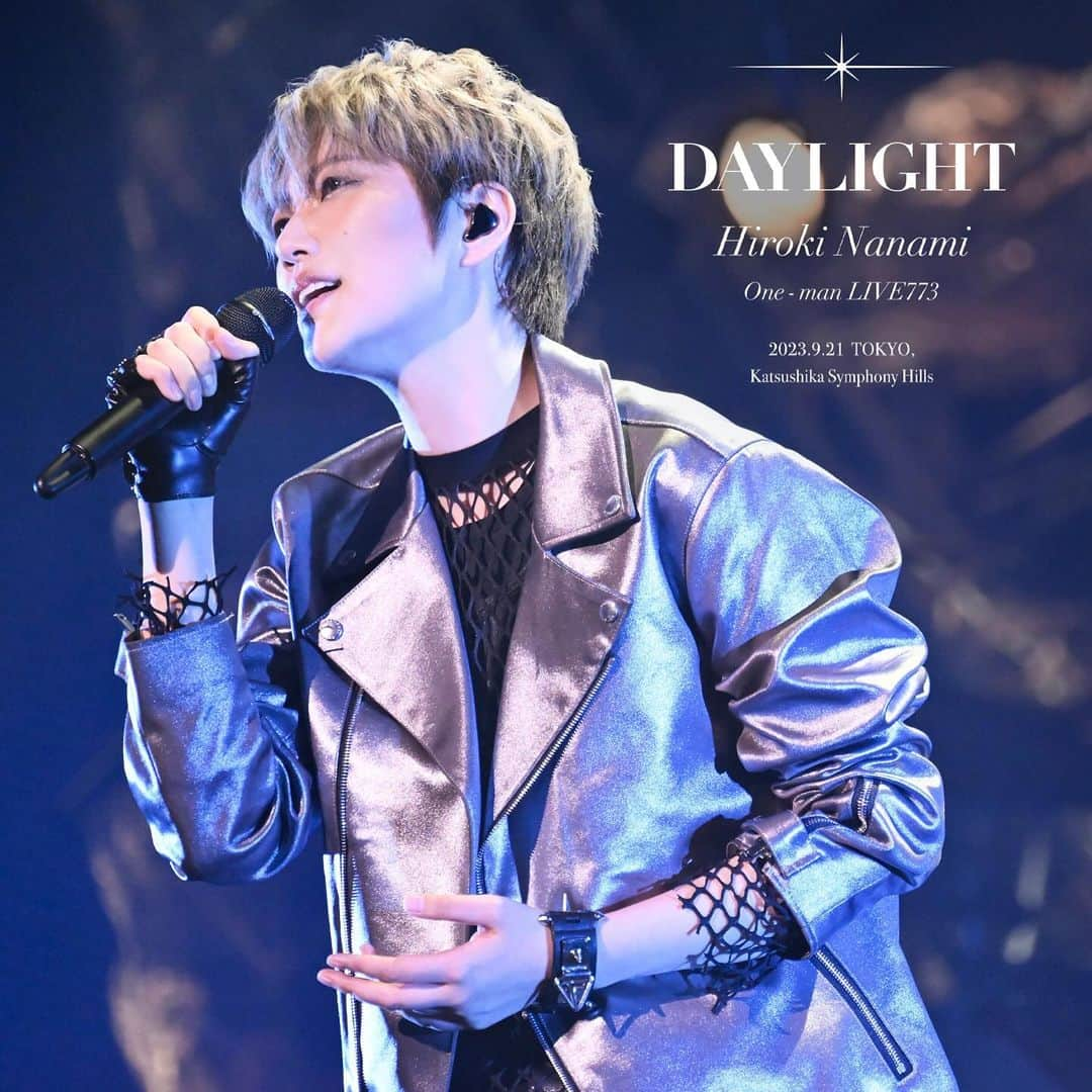 七海ひろきのインスタグラム：「☆  “DAYLIGHT”LIVE Blu－rayが発売決定だよ！！ . 久しぶりの声出しOKのライブツアー。みんなで一緒に盛り上がった、本当に最高のツアーだった✨ ライブ最終日、かつしかシンフォニーヒルズ公演が収録されてるよ。 参加した人はあの時の空気を映像でもう一度、来られなかった人は新鮮な気持ちで鑑賞して欲しい。絶対楽しいよ。 . FC特典や、各店舗での購入特典も色々あるの確認してみて。さらに、今回は2024/3/23に、プレミアム上映会もやるから、申し込みの詳細は、公式サイトで是非チェックしてみてね！！ . ●発売日 2024年2月14日(水)　バレンタインデー！ . #DAYLIGHT #LIVEBlu-ray #バレンタイン  #七海ひろき」