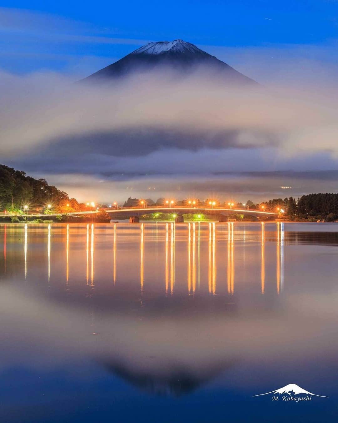 東京カメラ部公式のインスタグラム：「「富士の写真館」Instagramアカウント（ @mtfujiphoto_ig ）への @archi_kobayashi さんの投稿作品。シェア＆コメント大歓迎です。 . @mtfujiphoto_ig では、「 #mtfujiphoto_ig 」をつけてInstagramに投稿された皆さんの美しい富士山の写真を紹介中。カメラやレンズ、写真、鉄道や鉄道がある風景がお好きな方は、どなたでも大歓迎です。 . ※各種法令、マナー、関係者の指示に従った撮影をお願いします。 *Please ensure that your photography adheres to all relevant laws, etiquette, and instructions issued by authorized persons. . ※本アカウントは東京カメラ部がFacebook、Instagramのサービスを利用して運営しているもので、Meta社・Instagramとは一切関係ありません。 . 【ご注意ください】 東京カメラ部を名乗るなりすましアカウントが確認されています。東京カメラ部Instagramアカウントは、利用（投稿、閲覧）のために費用をいただくことはありません。 東京カメラ部に関連するアカウントは東京カメラ部（ @tokyocameraclub ）がフォローしているアカウントのみとなります。（tuchong_opensee除く） . Follow: @mtfujiphoto_ig . #mtfujiphoto_ig #tokyocameraclub #東京カメラ部 #Photo #写真 #カメラ」